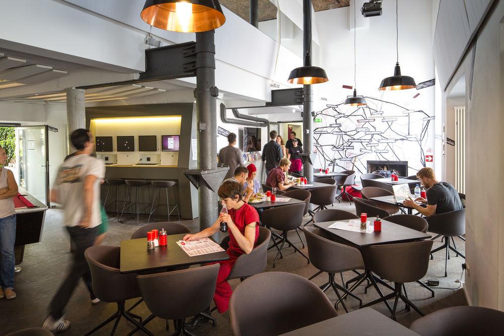 Alibaba https://cdn.alibaba.ir/ostorage/hotel/images/14958AEF/A4E18F45143DEC21589D80D8A94EE871.jpg