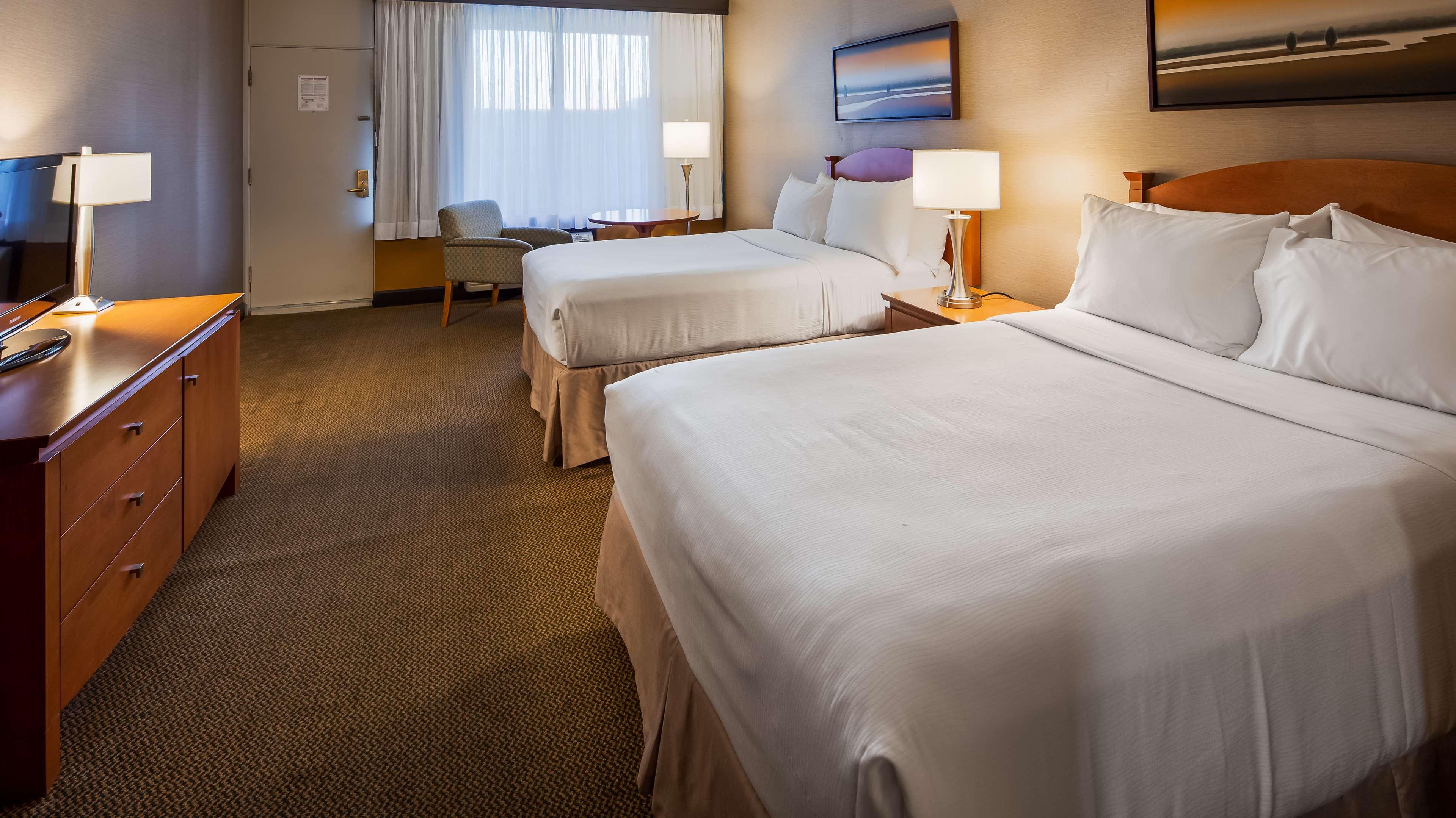 هتل Radisson Hotel Montreal Airport مونترال