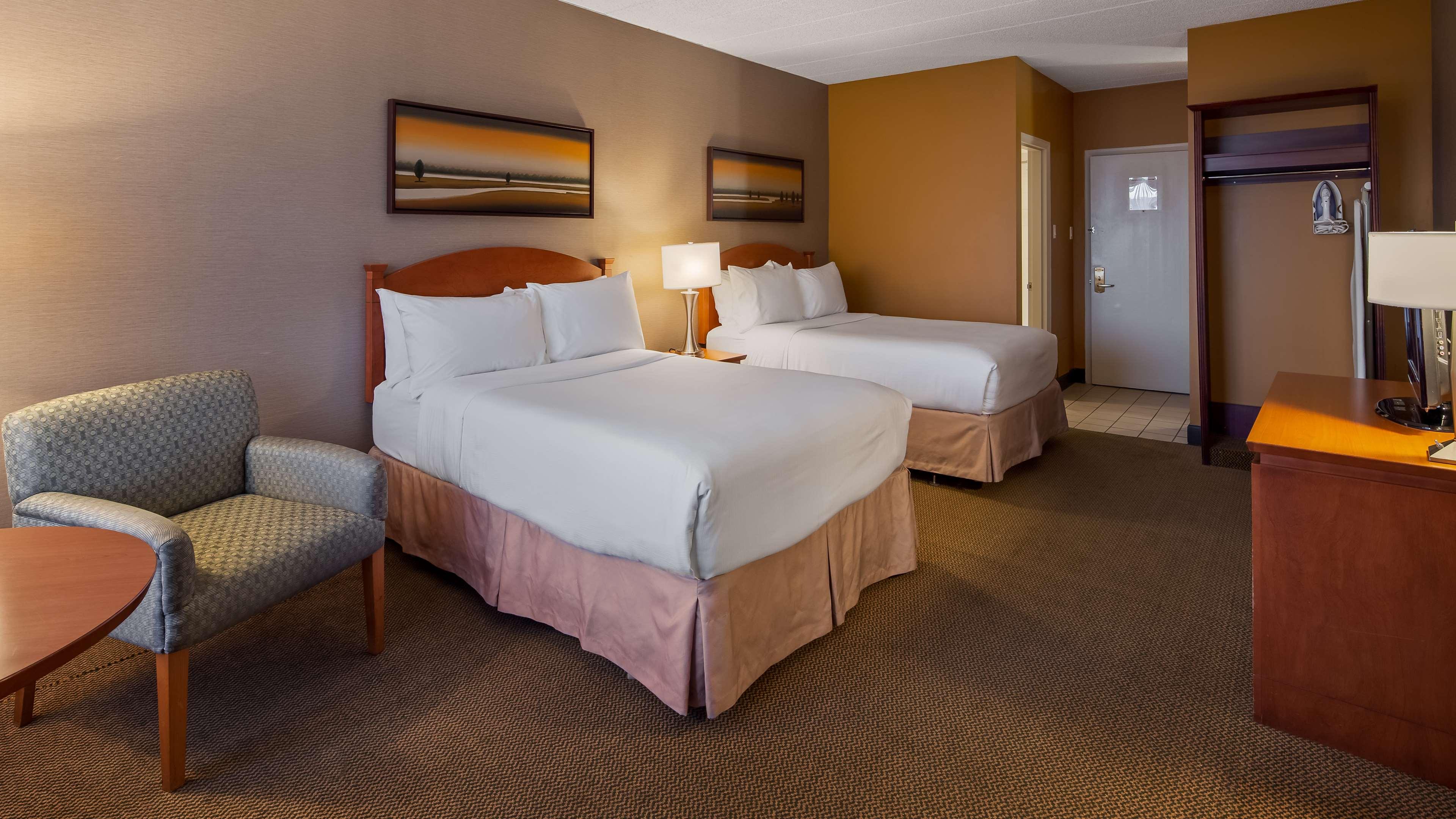 هتل Radisson Hotel Montreal Airport مونترال