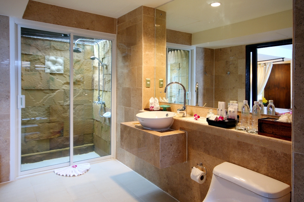 هتل Andaman White Beach Resort Nai Thorn