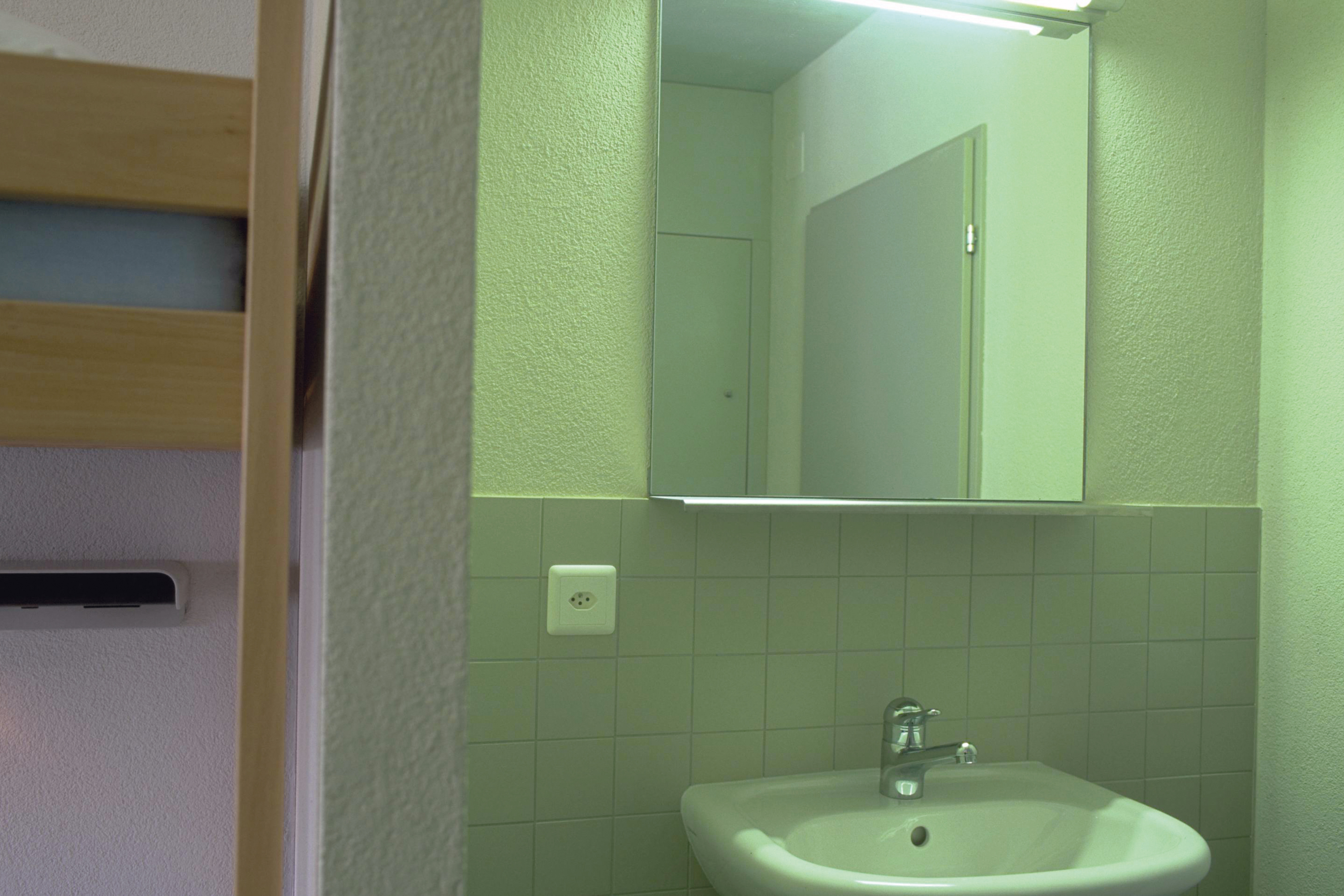 هتل Zermatt Youth Hostel زرمات