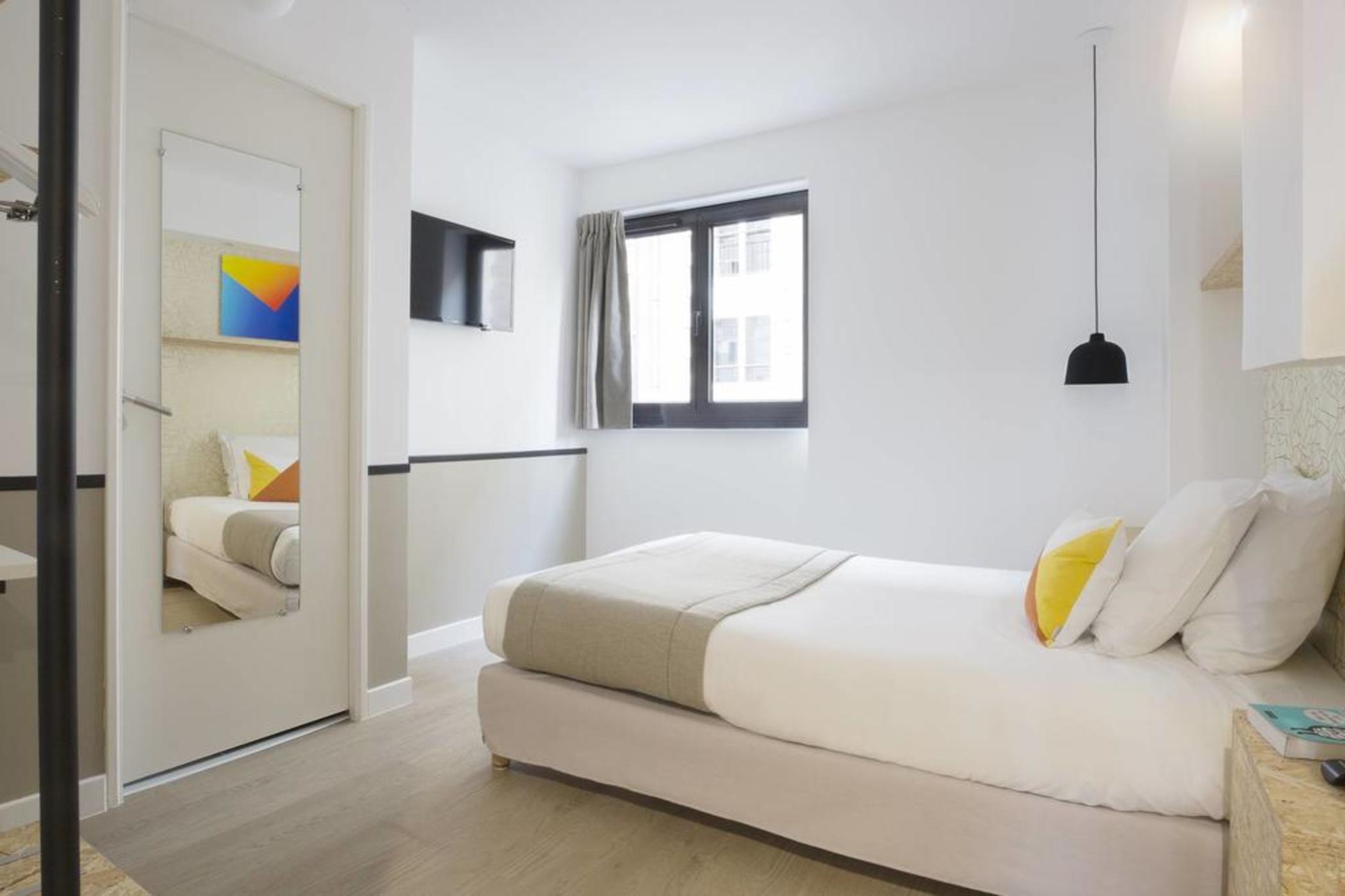 هتل Hôtel Izzy by HappyCulture Issy-Les-Moulineaux