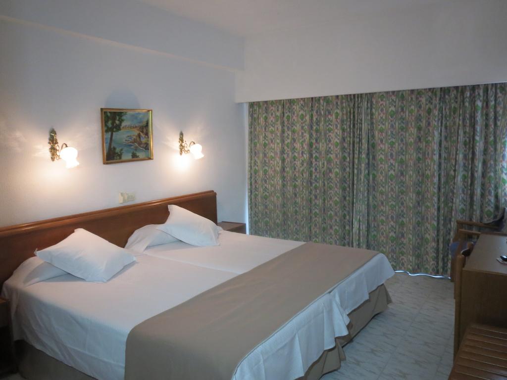 هتل Hotel Amic Gala Can Pastilla