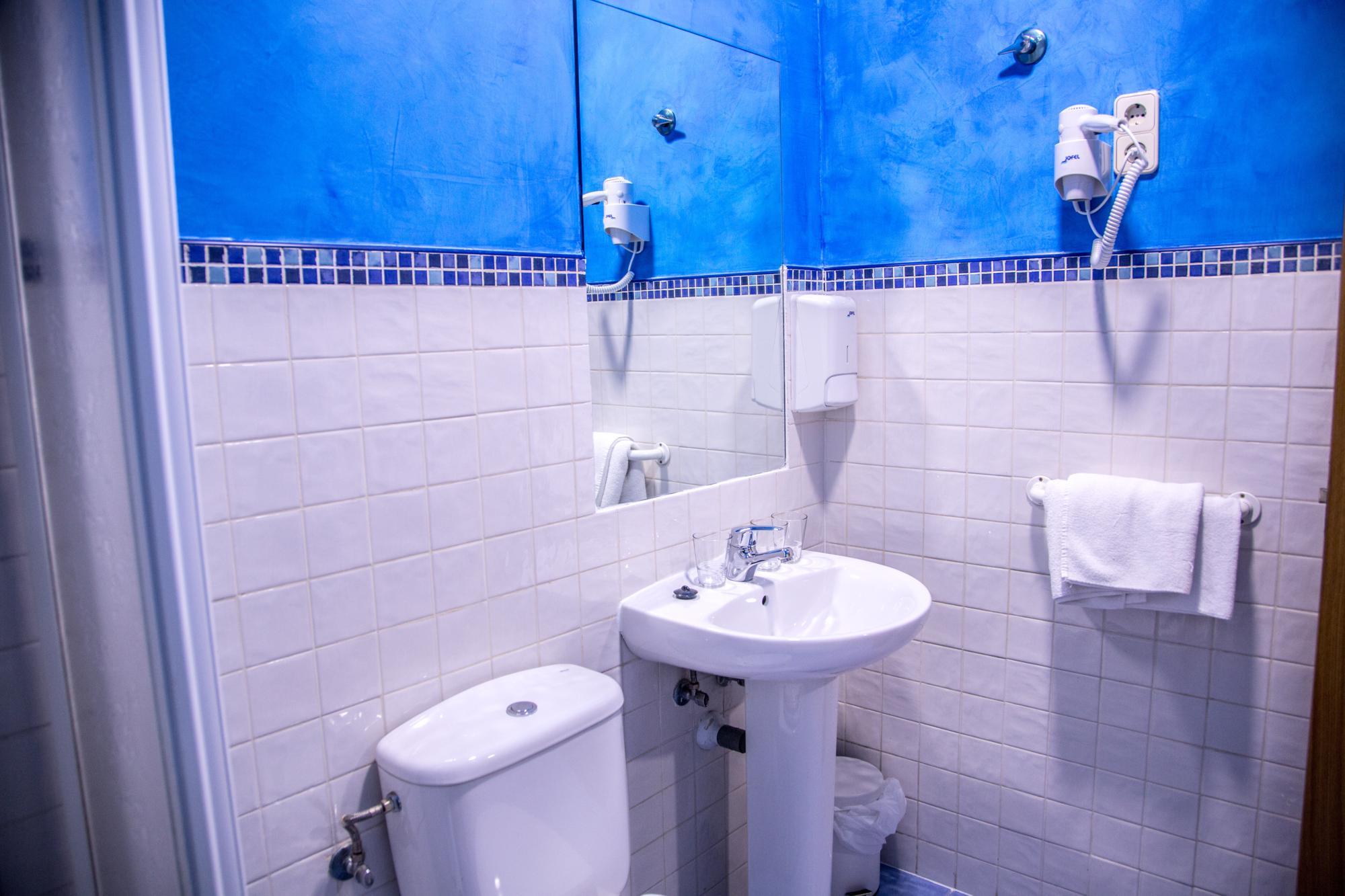 هتل Hostal Montaloya مادرید