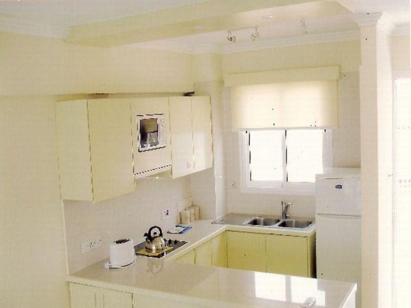 هتل Paphinia SeaView Apartments Kato Paphos