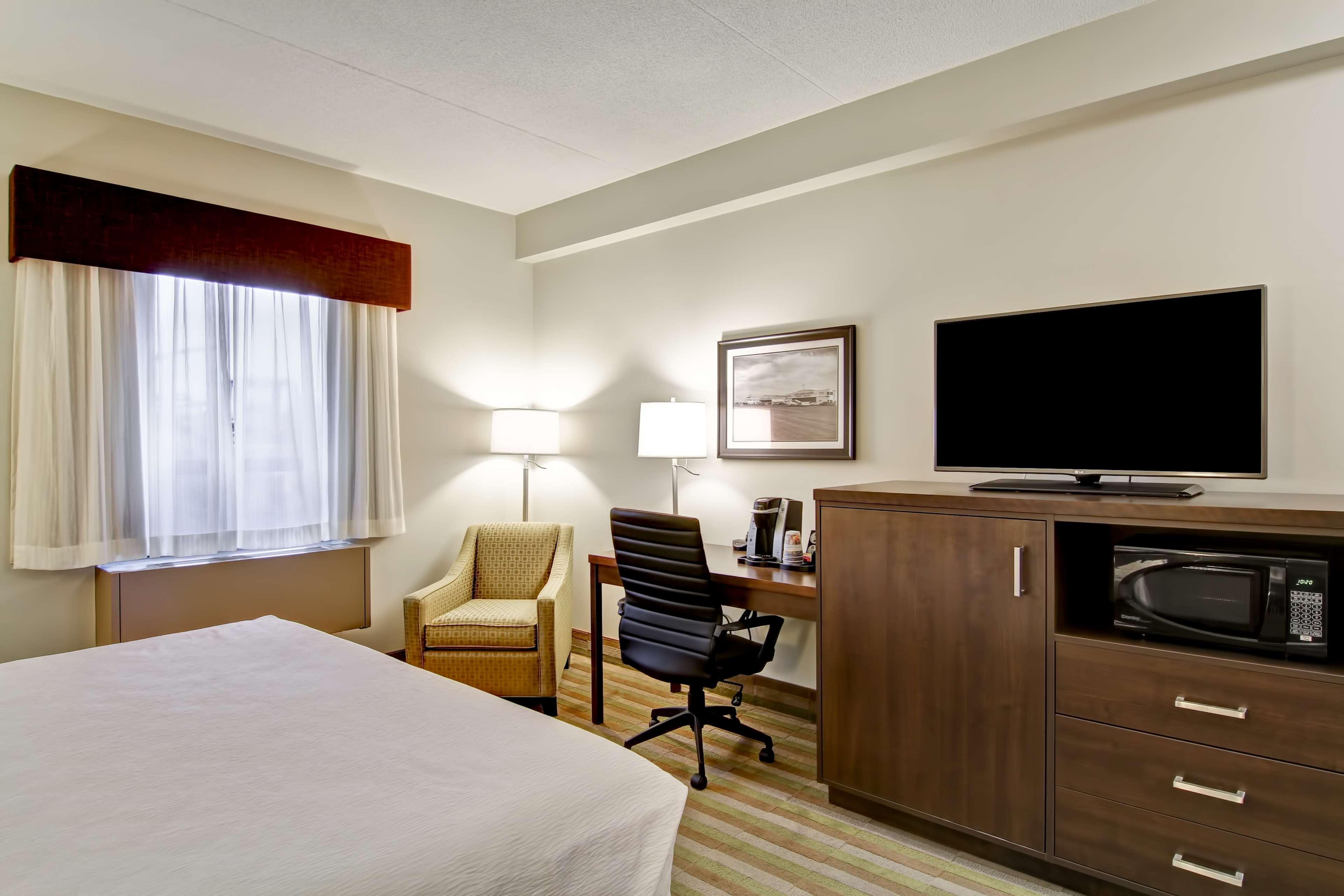 هتل Best Western London Airport Inn & Suites لندن