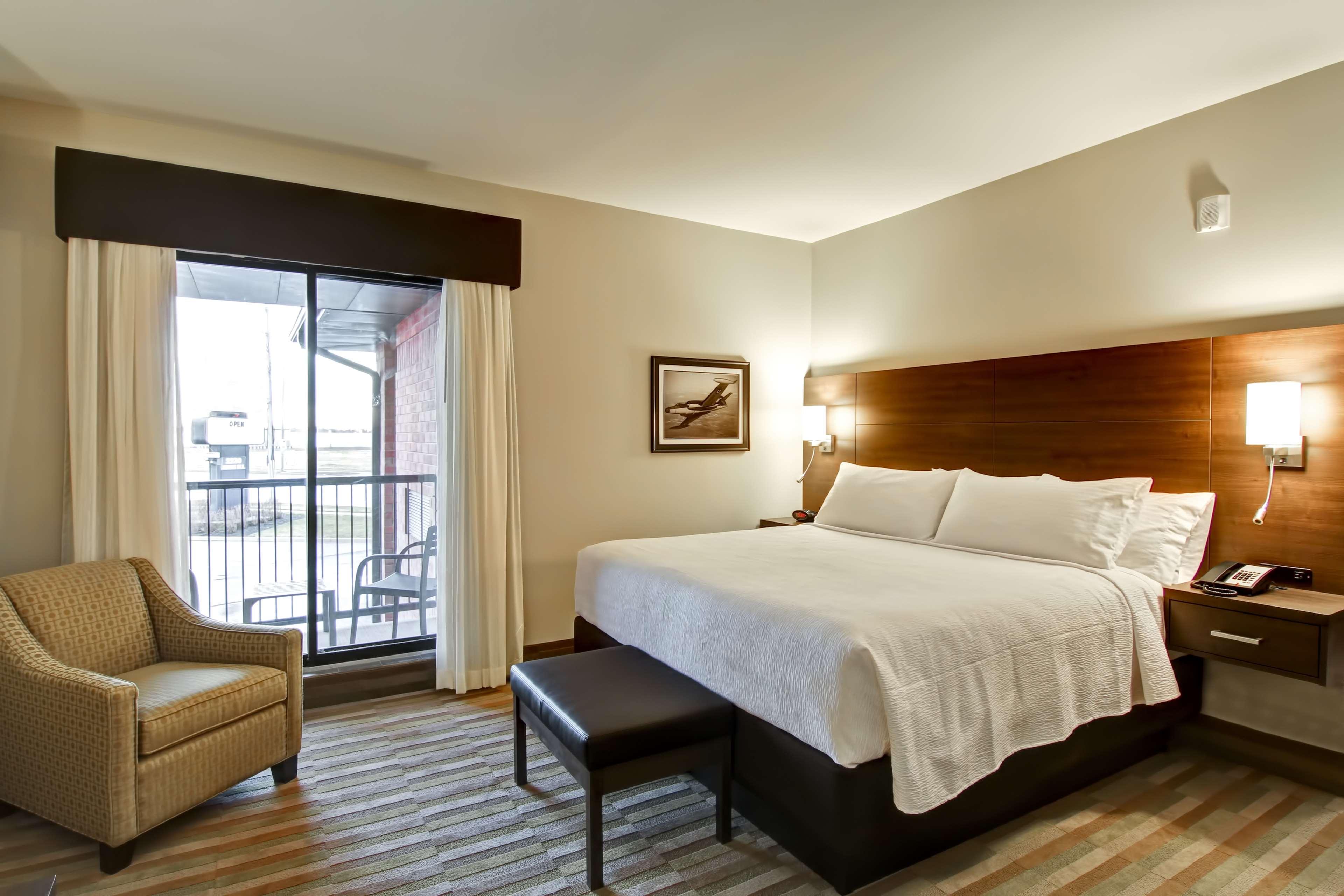 هتل Best Western London Airport Inn & Suites لندن