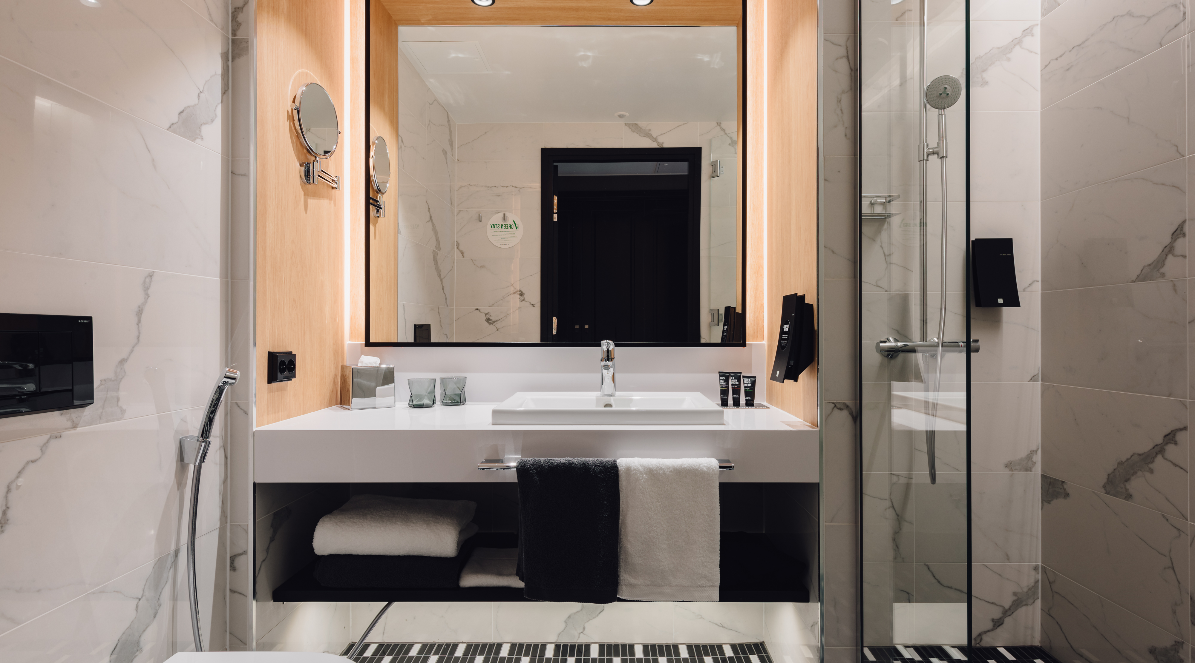 هتل Clarion Hotel Helsinki Airport Vantaa