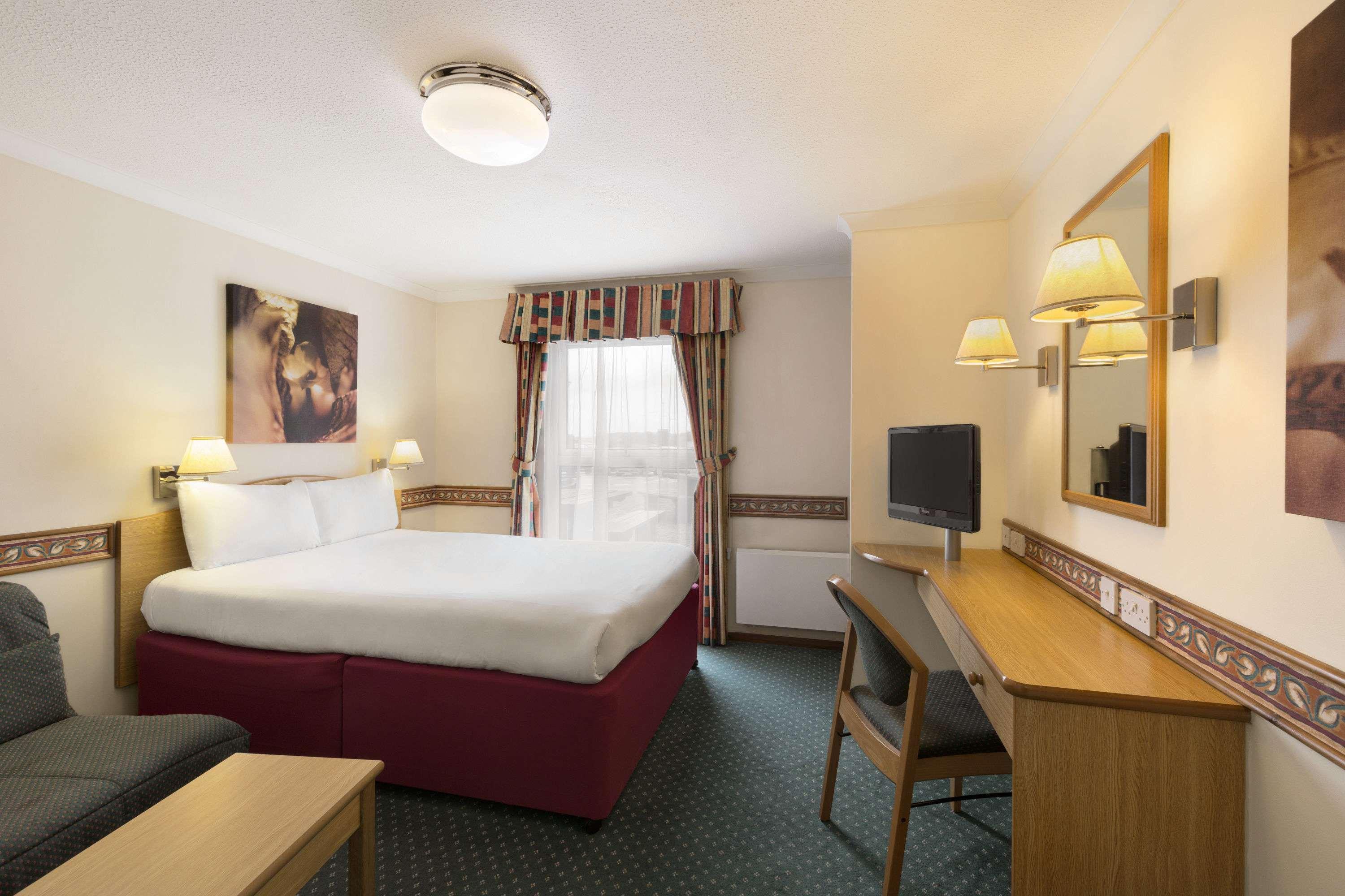 هتل Days Inn Leicester Forest East M1 Leicester