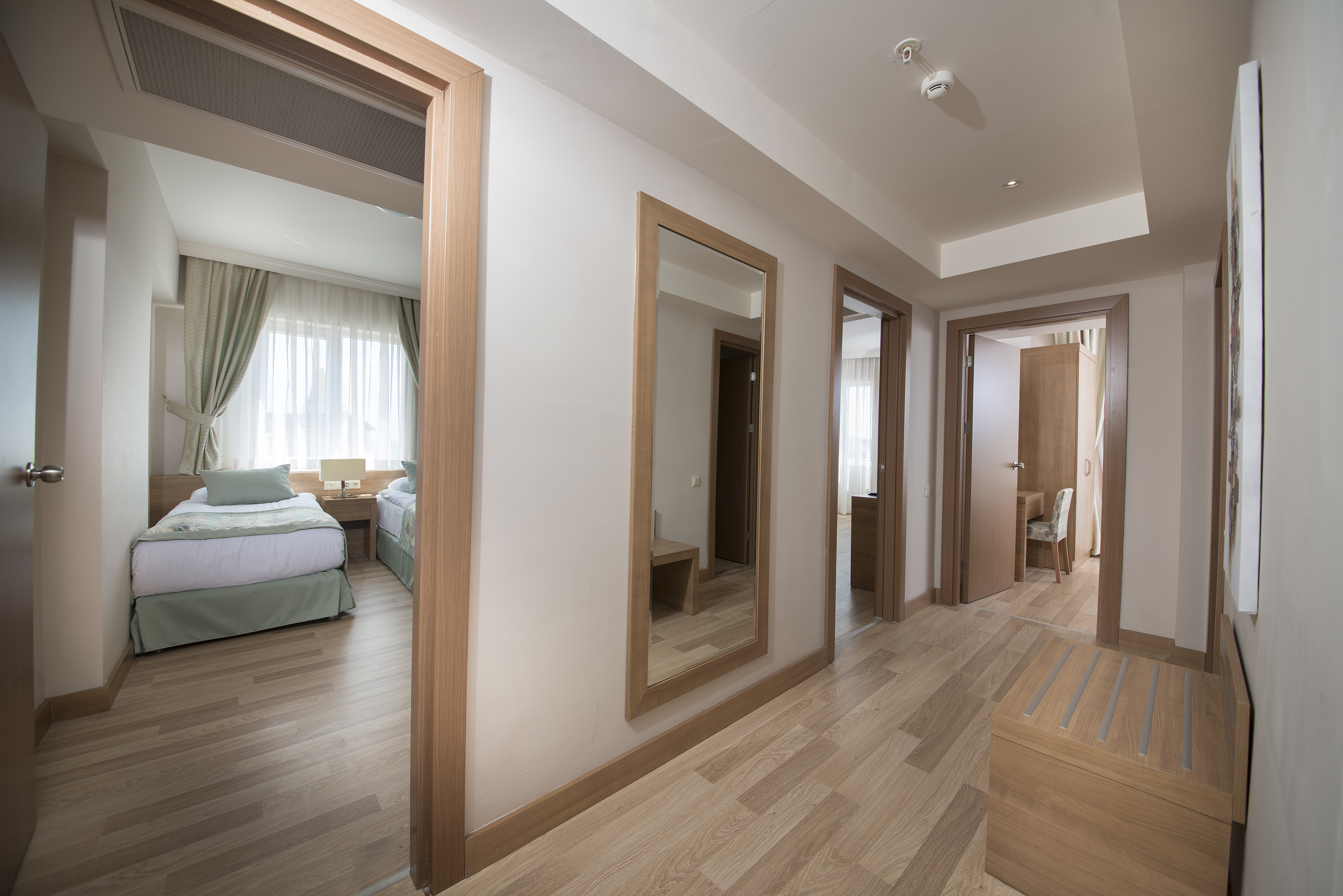 هتل Wyndham Garden Lara Aksu