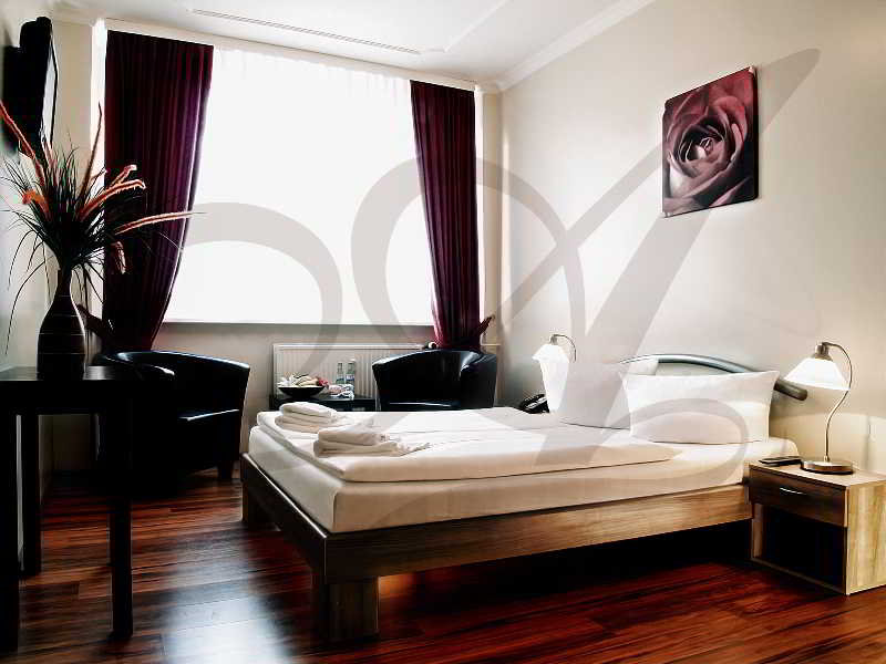 هتل AGA'S Hotel برلین