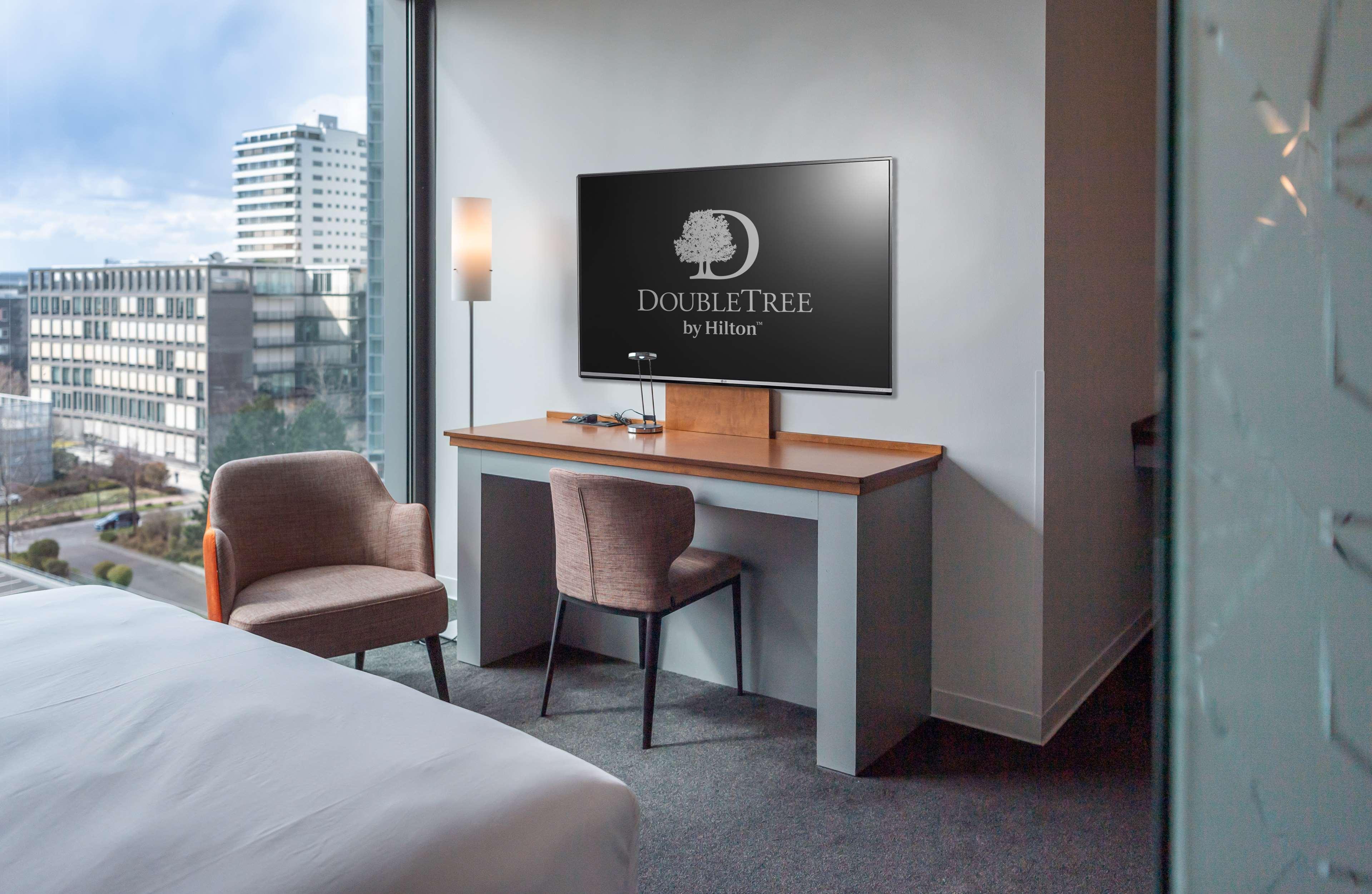 هتل DoubleTree by Hilton Frankfurt Niederrad فرانکفورت