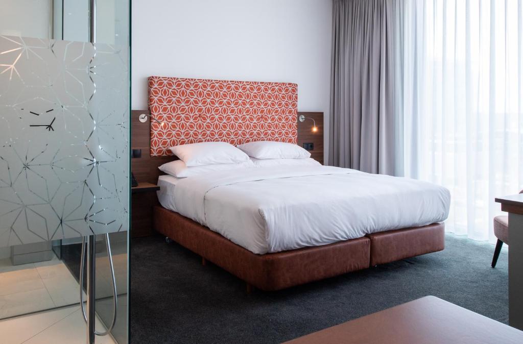 هتل DoubleTree by Hilton Frankfurt Niederrad فرانکفورت