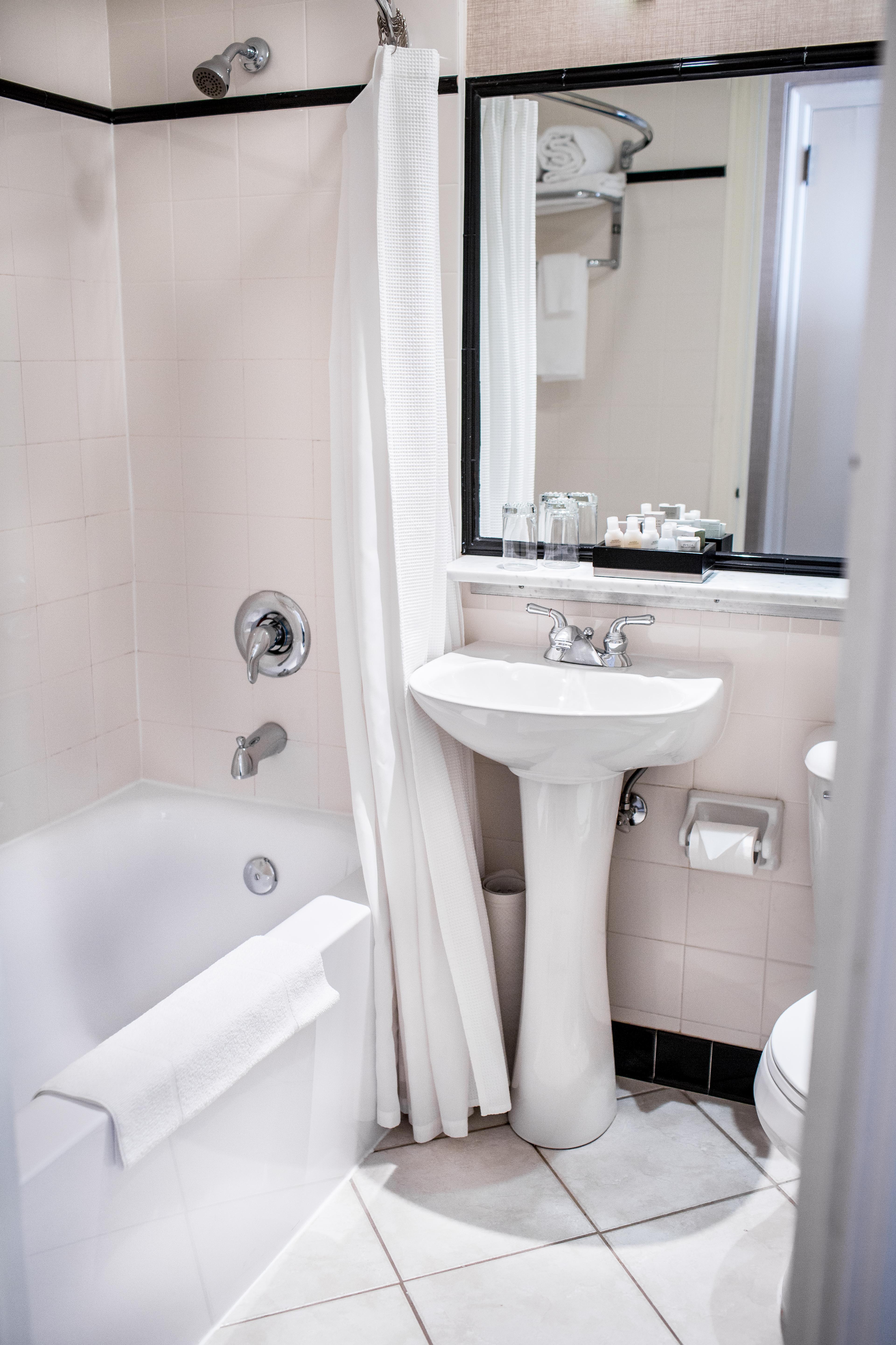 هتل Lord Nelson Halifax