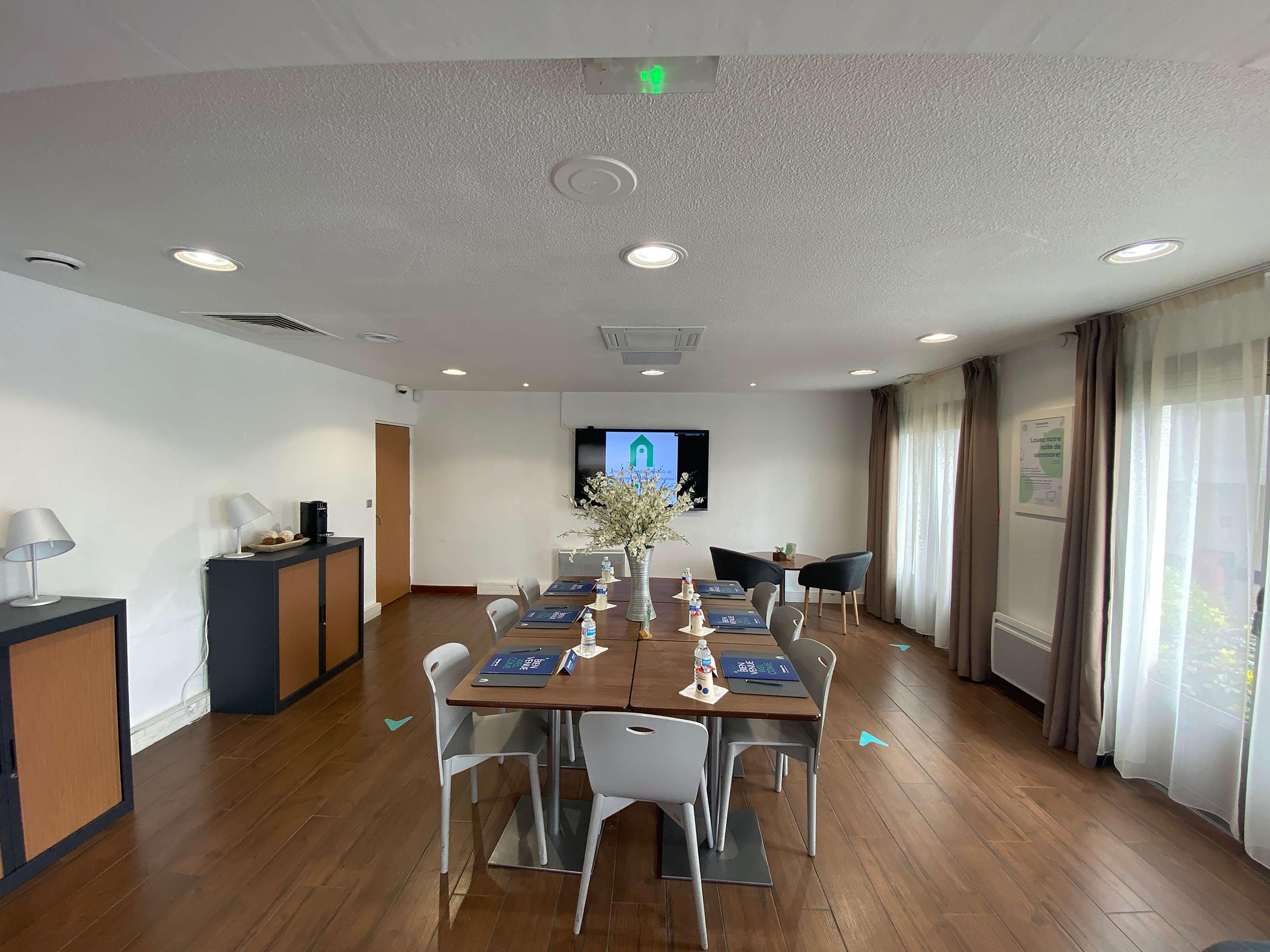 هتل Campanile Villejust - ZA Courtabœuf Massy