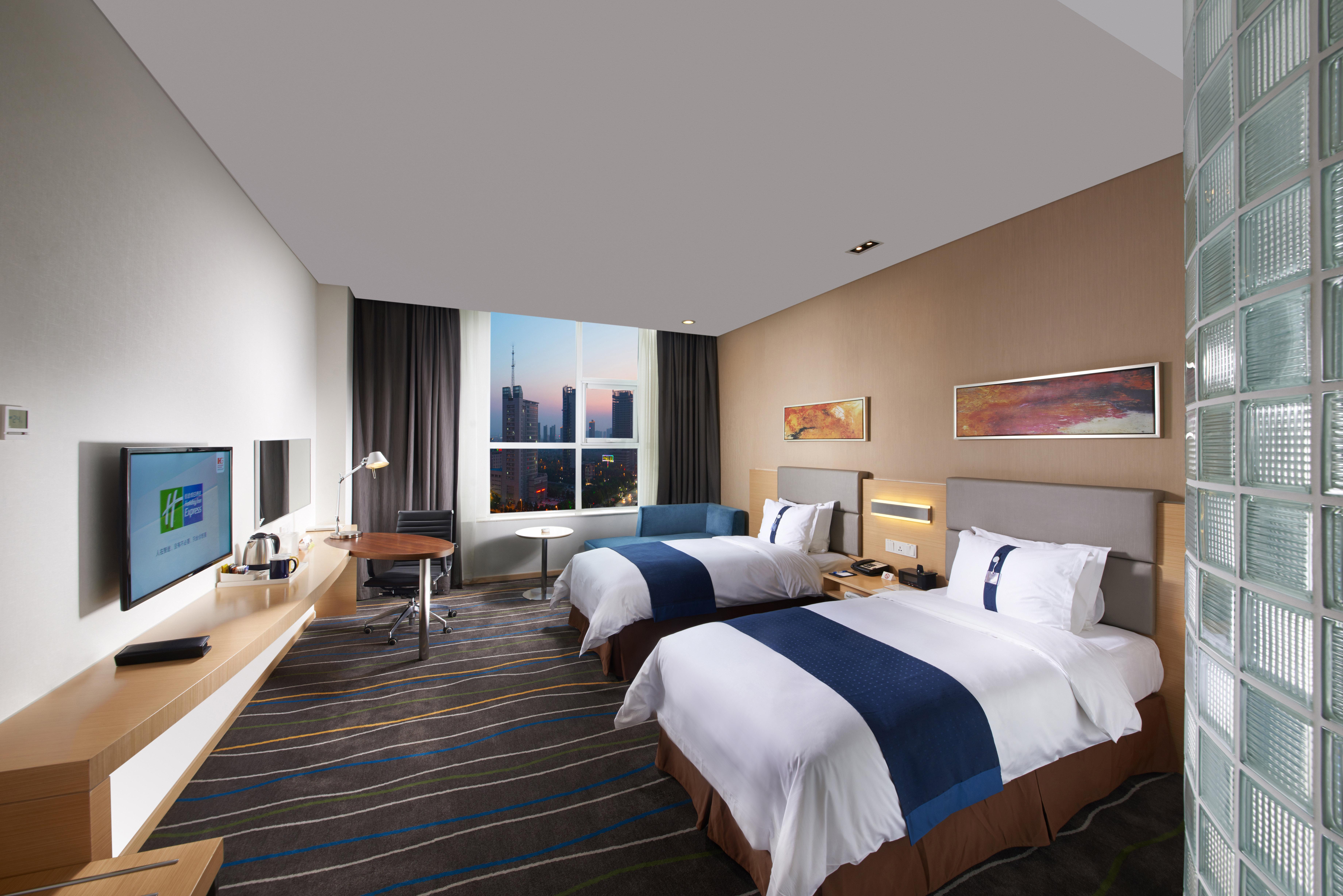 هتل Holiday Inn Express Luoyang City Center Luoyang