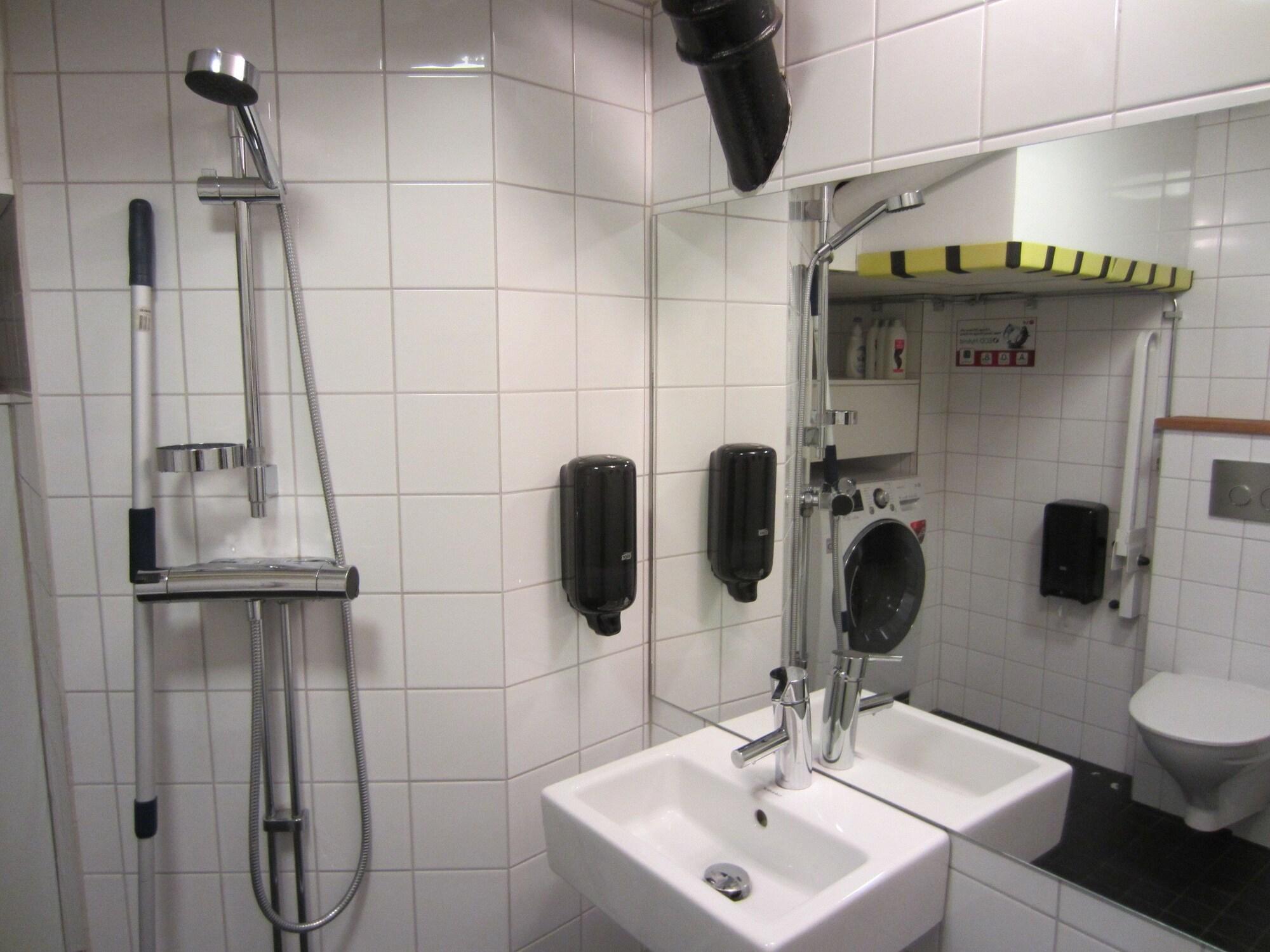 هتل Hostel Dalagatan استکهلم