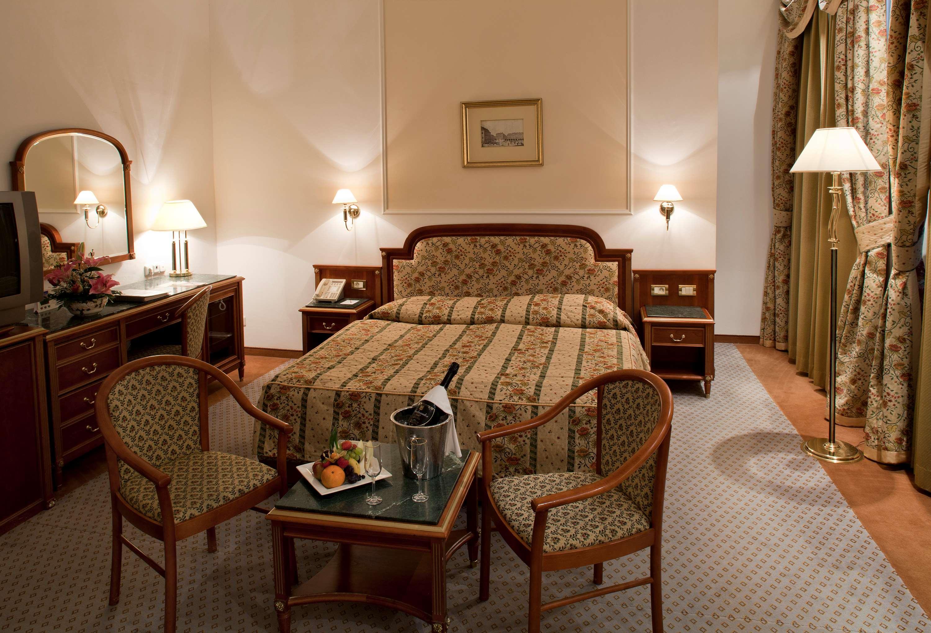 هتل Hotel Ambassador Zlatá Husa پراگ
