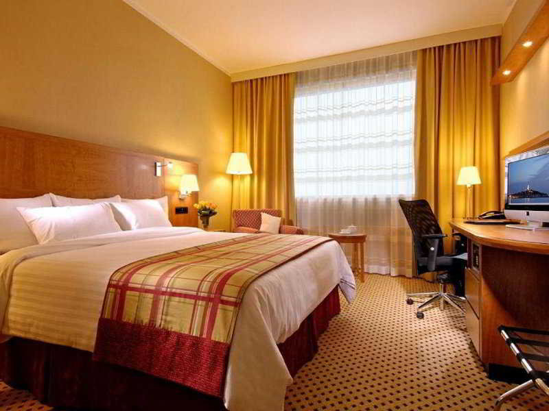 هتل Courtyard Prague Airport پراگ