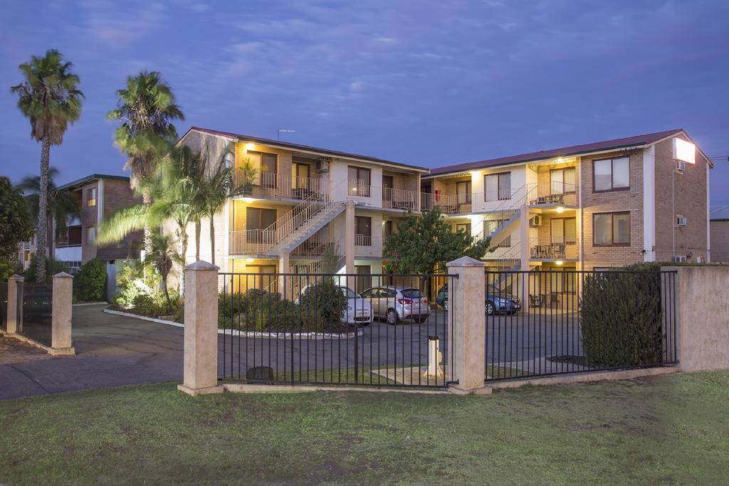 هتل Burswood Lodge Apartments Rivervale