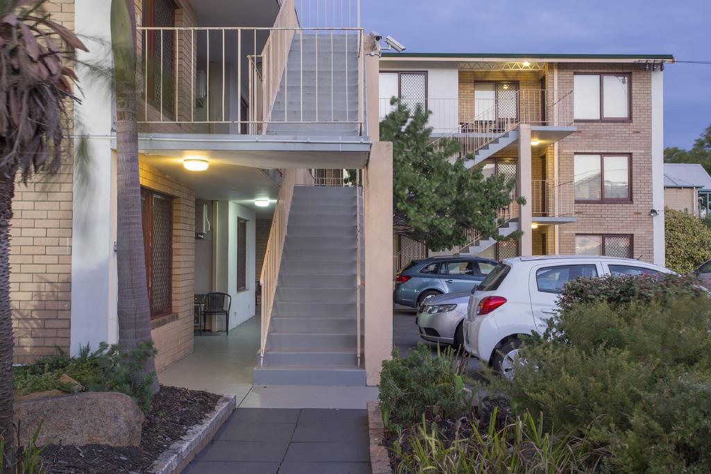 هتل Burswood Lodge Apartments Rivervale