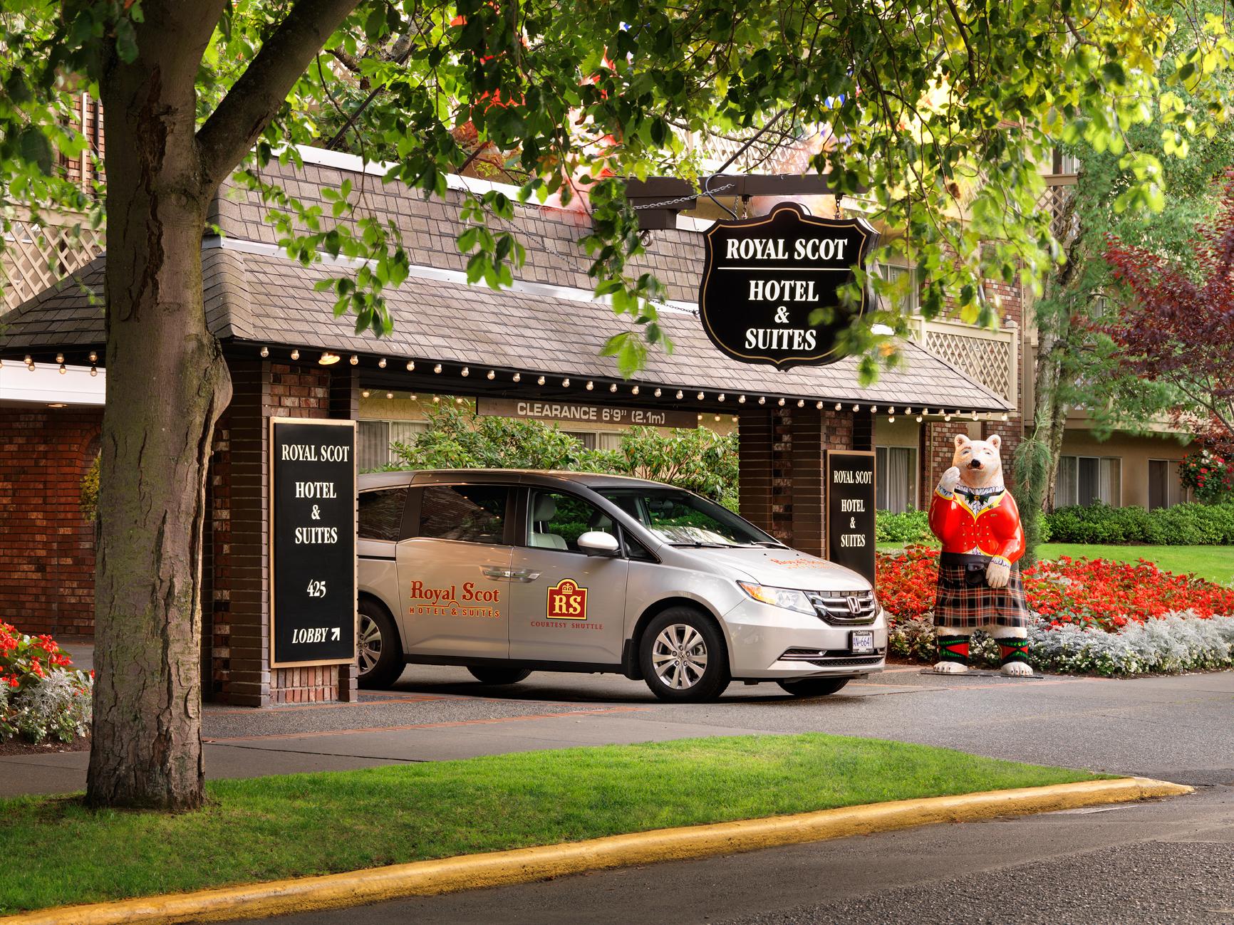 هتل Royal Scot Hotel & Suites ویکتوریا