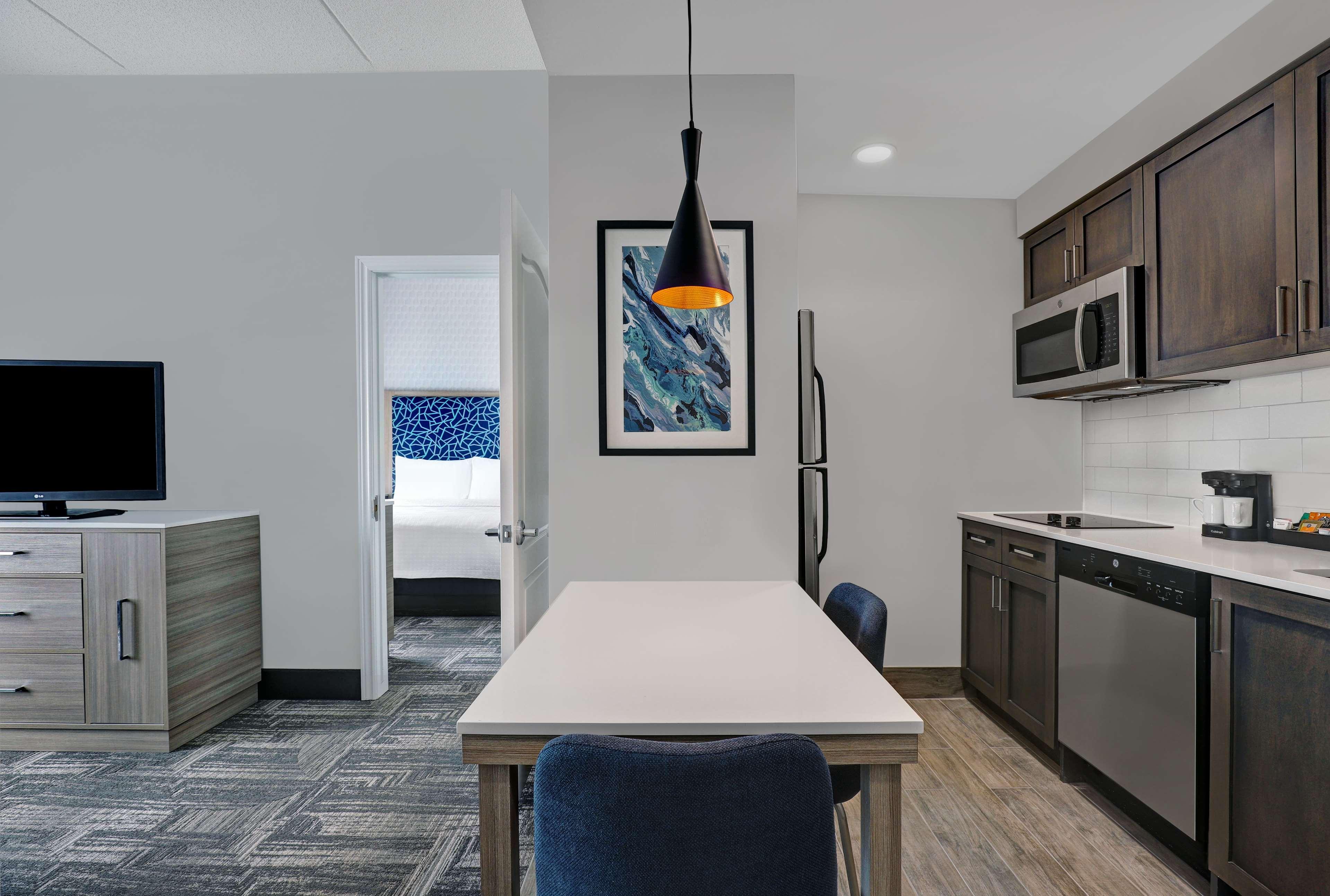 هتل Homewood Suites by Hilton London Ontario لندن