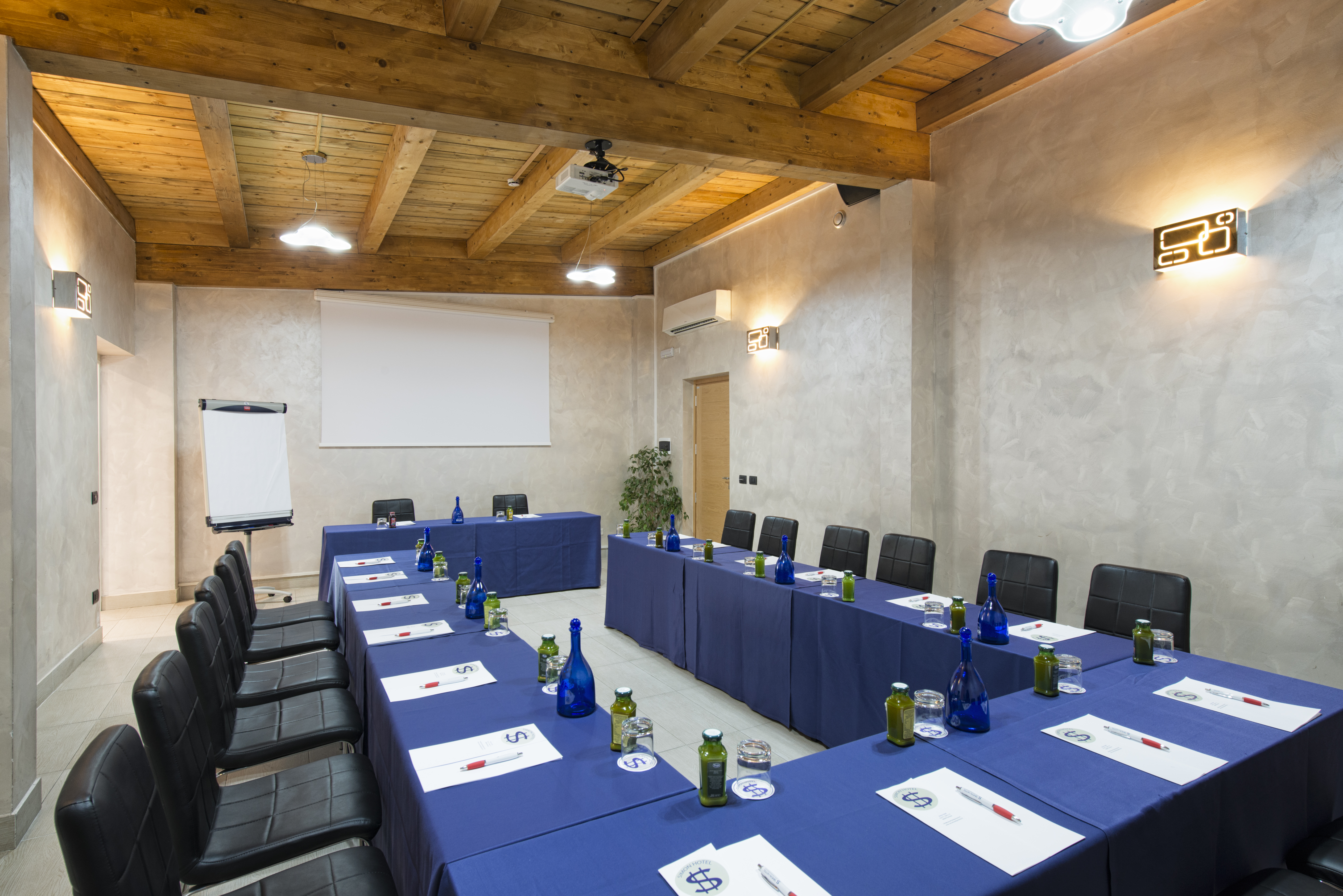 هتل Simon Pomezia