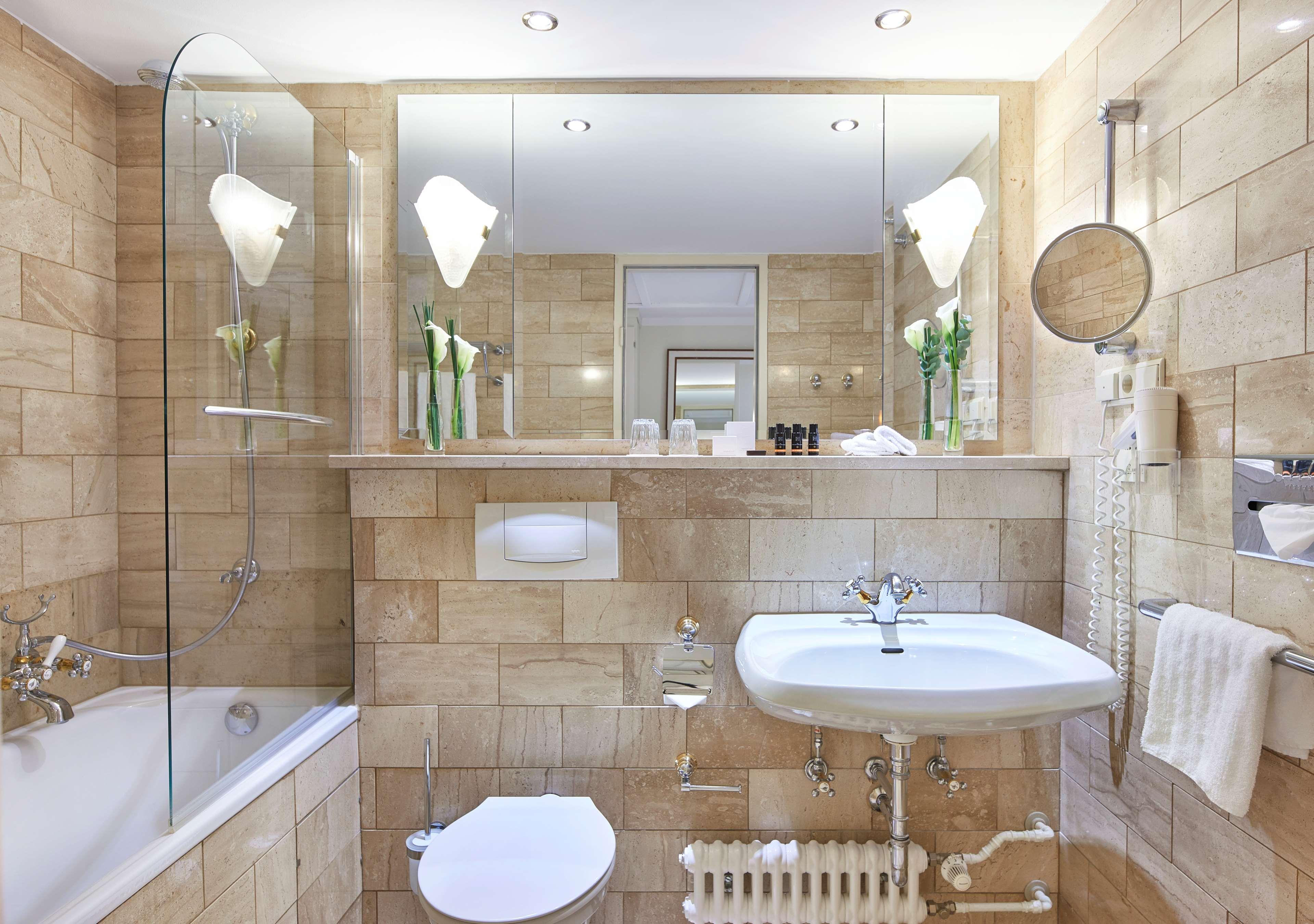 هتل Hotel Bristol Berlin برلین