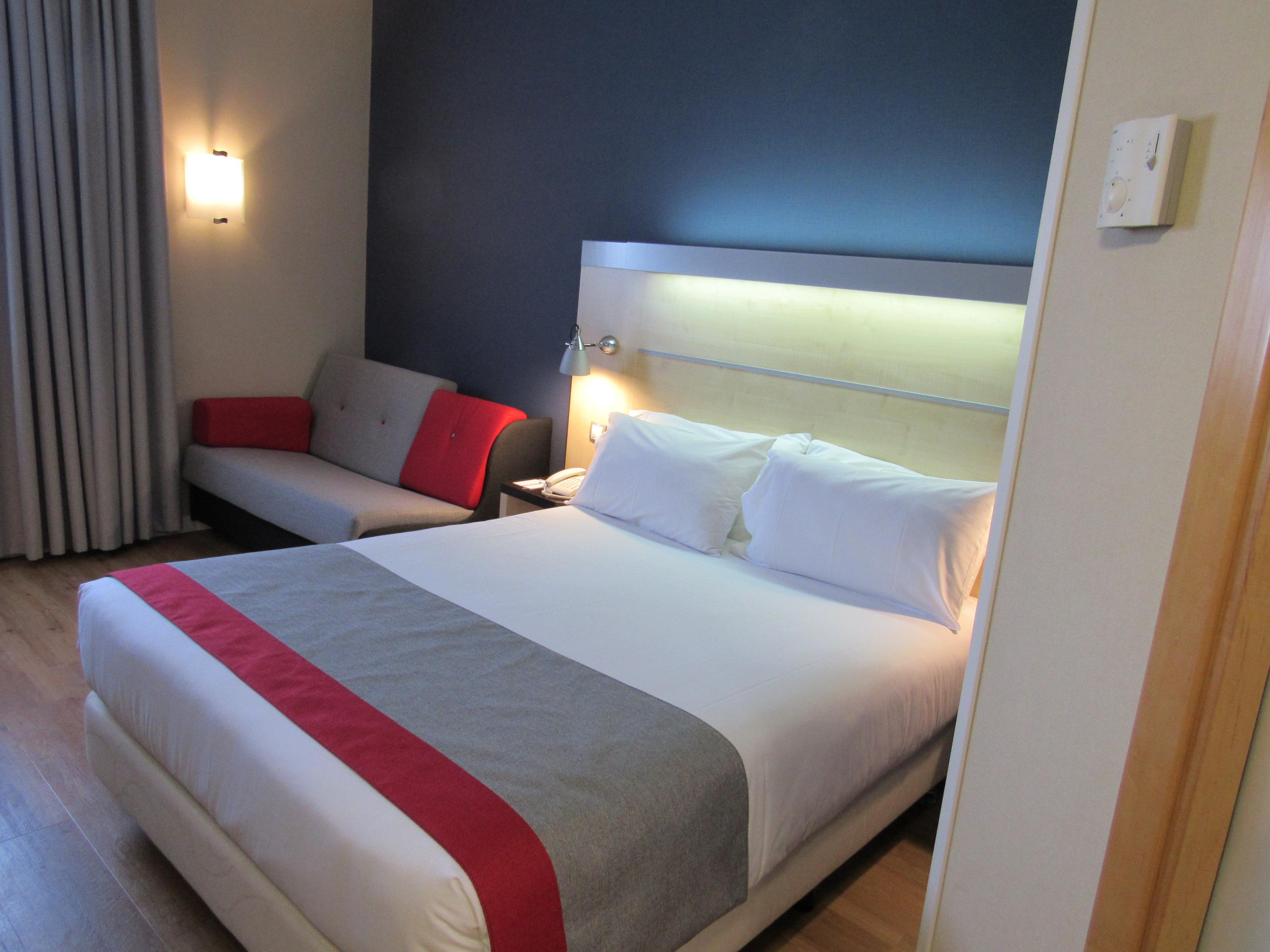 هتل Holiday Inn Express Madrid - Alcorcon مادرید