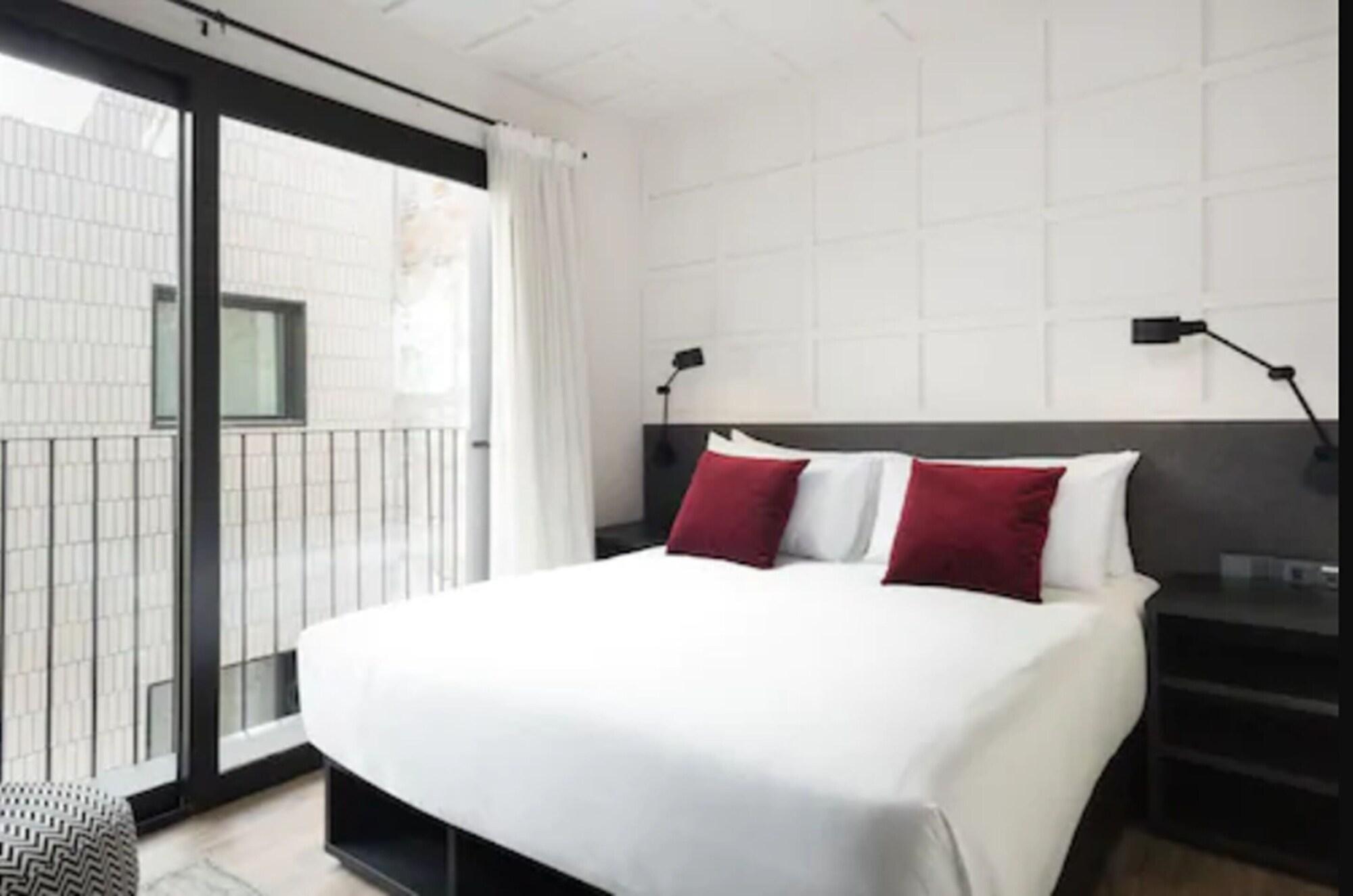 تصاویر Hotel Yurbban Ramblas Boutique Hotel