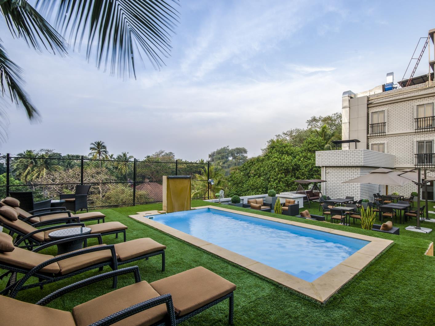 هتل Zense Resort Candolim Beach