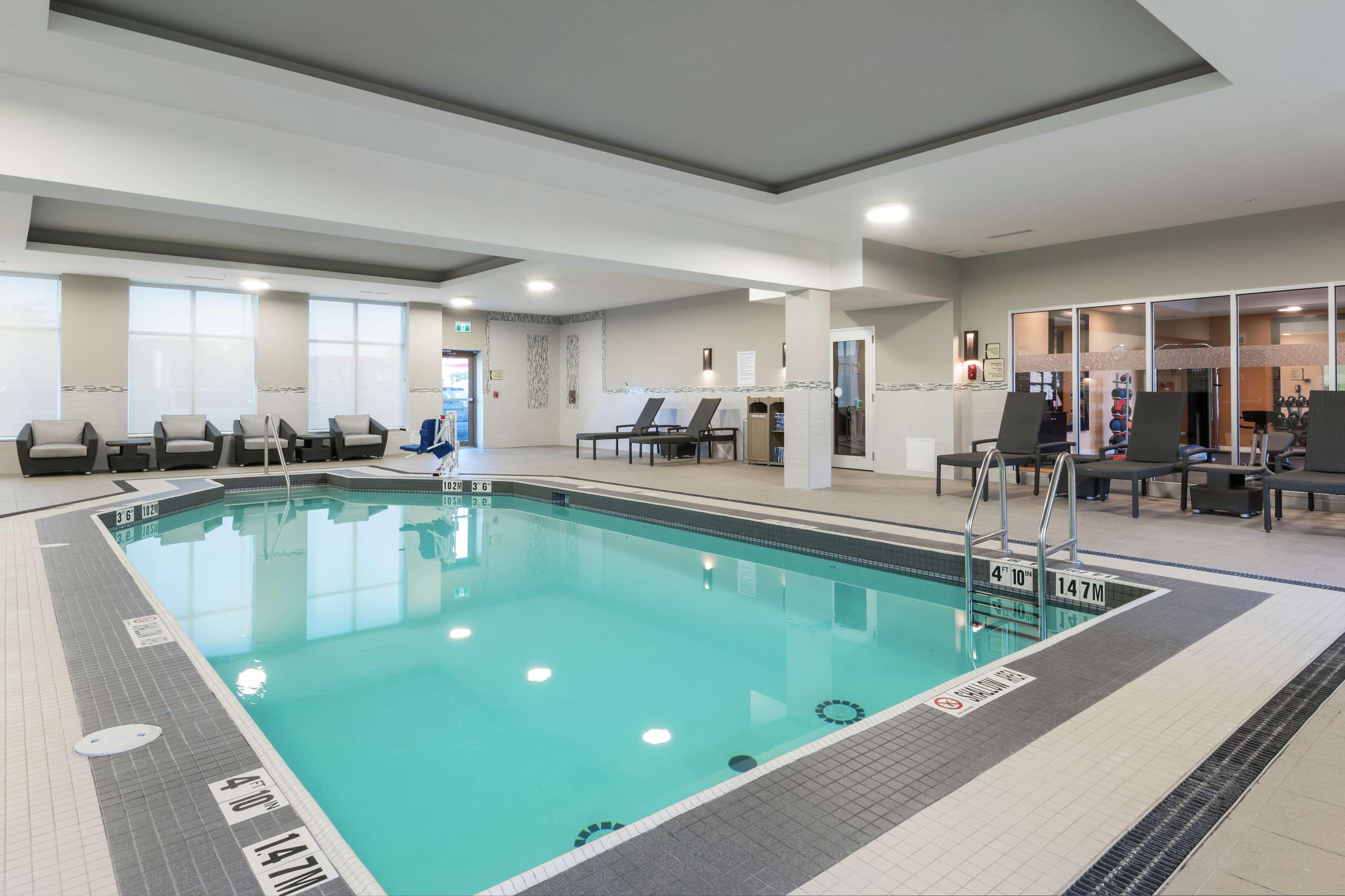 هتل Homewood Suites by Hilton Ottawa Airport اوتاوا