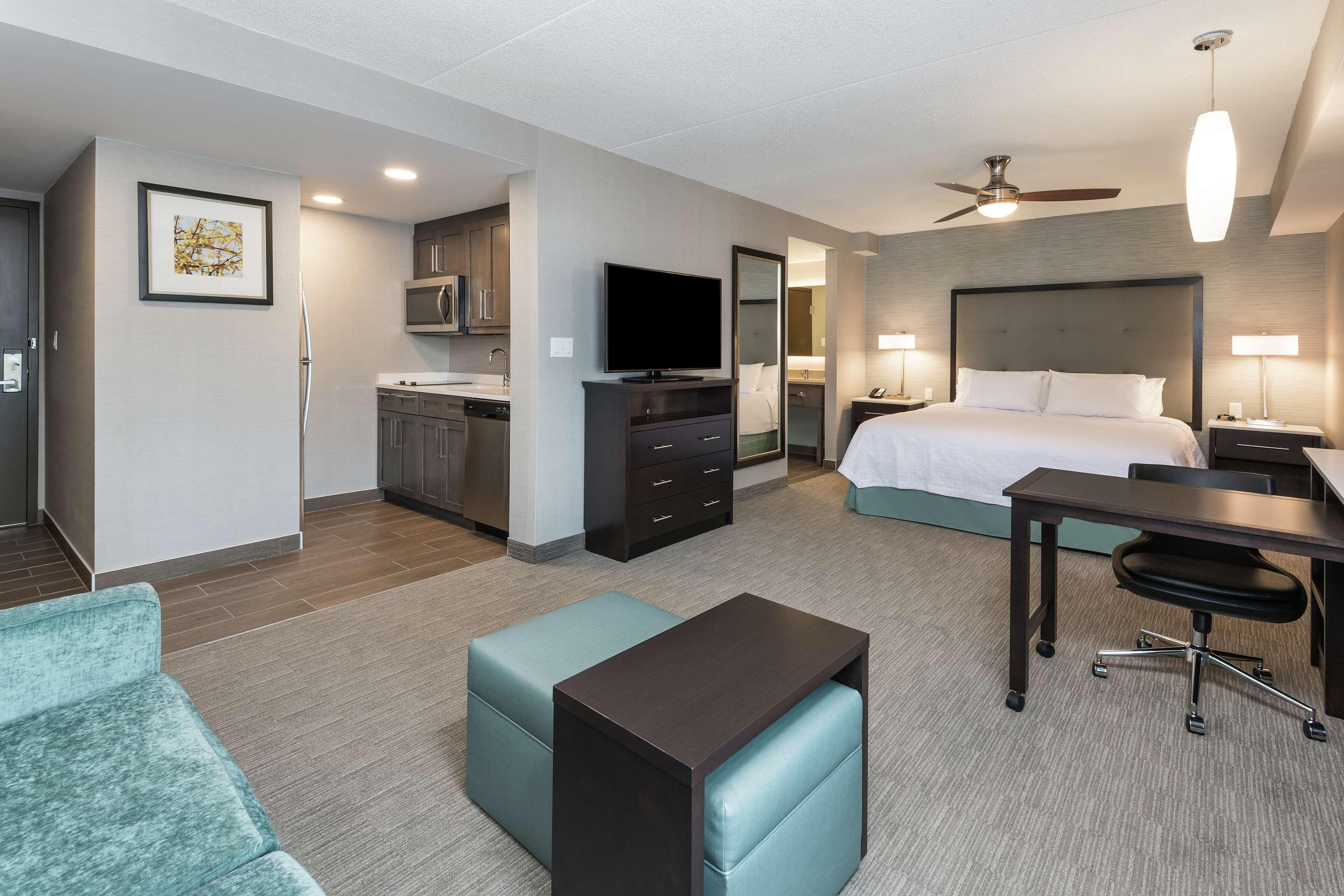 هتل Homewood Suites by Hilton Ottawa Airport اوتاوا