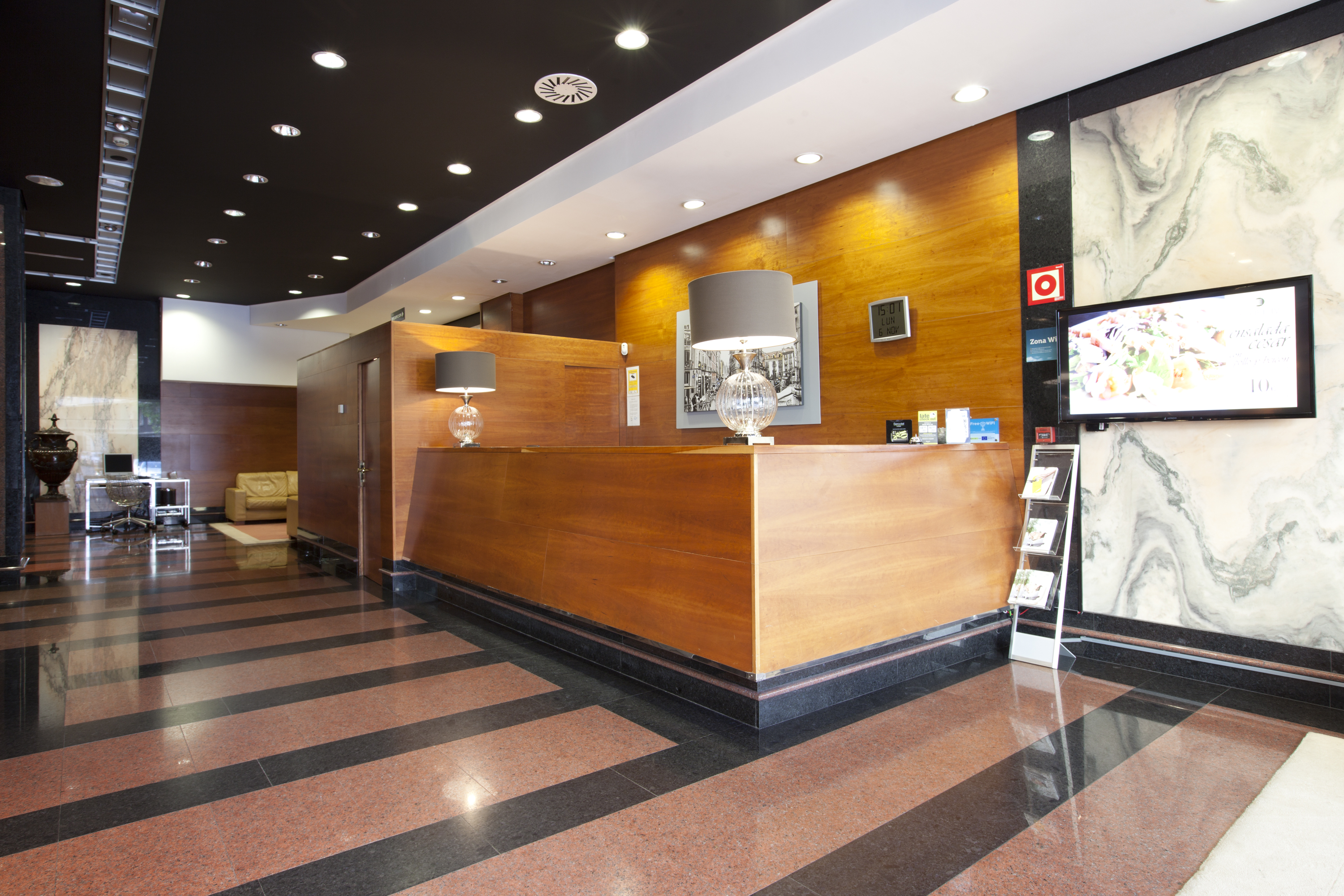 Alibaba https://cdn.alibaba.ir/ostorage/hotel/images/2D98B6A4/4CD561E98517EFE573AFF4D783243458.jpg