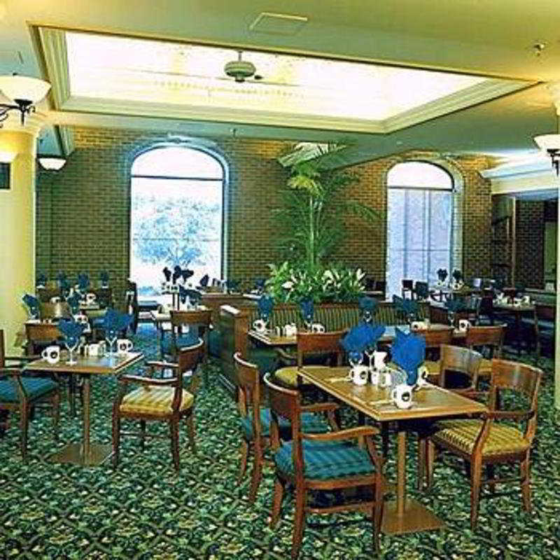 هتل Delta Hotels Bessborough Saskatoon