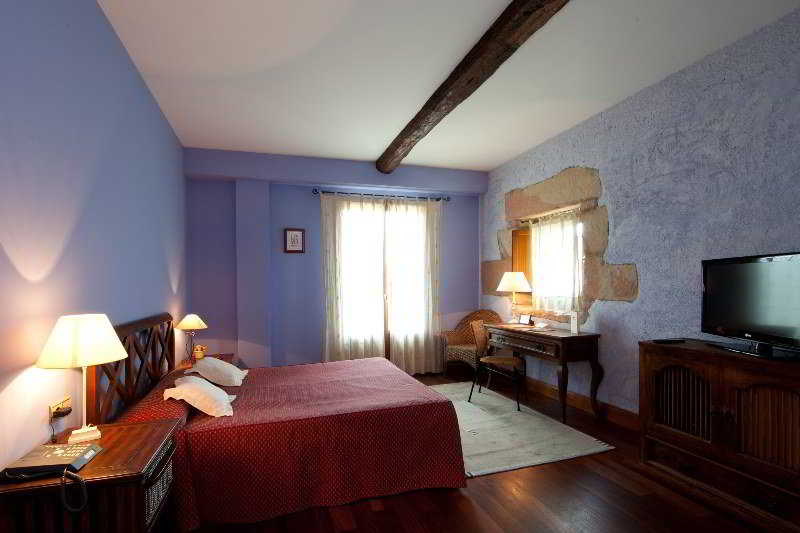 هتل Hotel Restaurante Usategieta Oiartzun