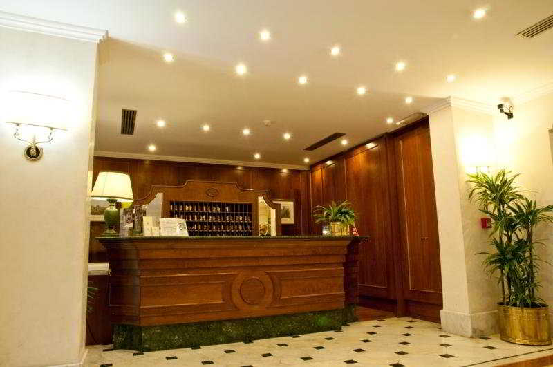 هتل Hotel Luce رم