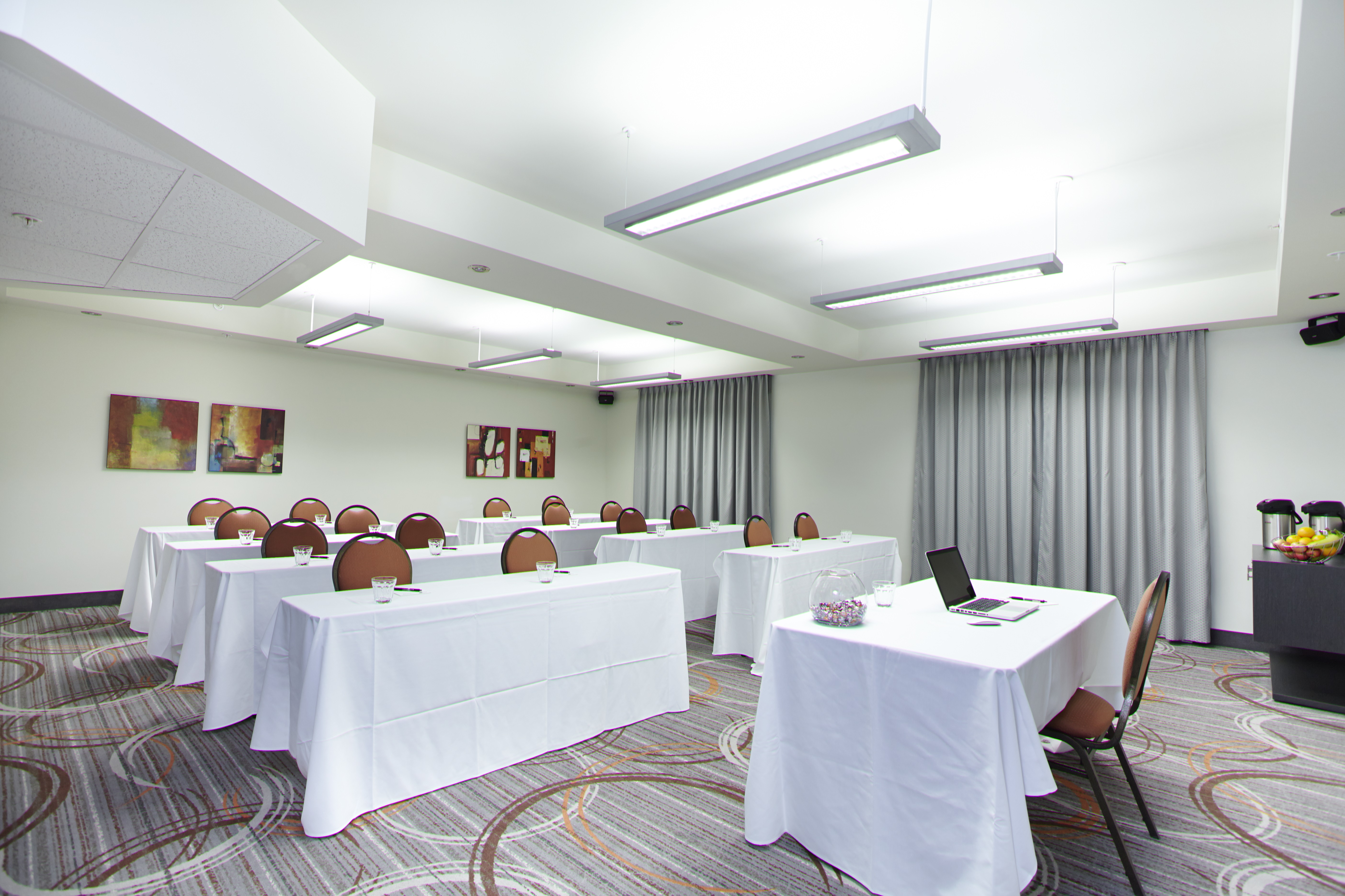 هتل Cofortel Quebec City