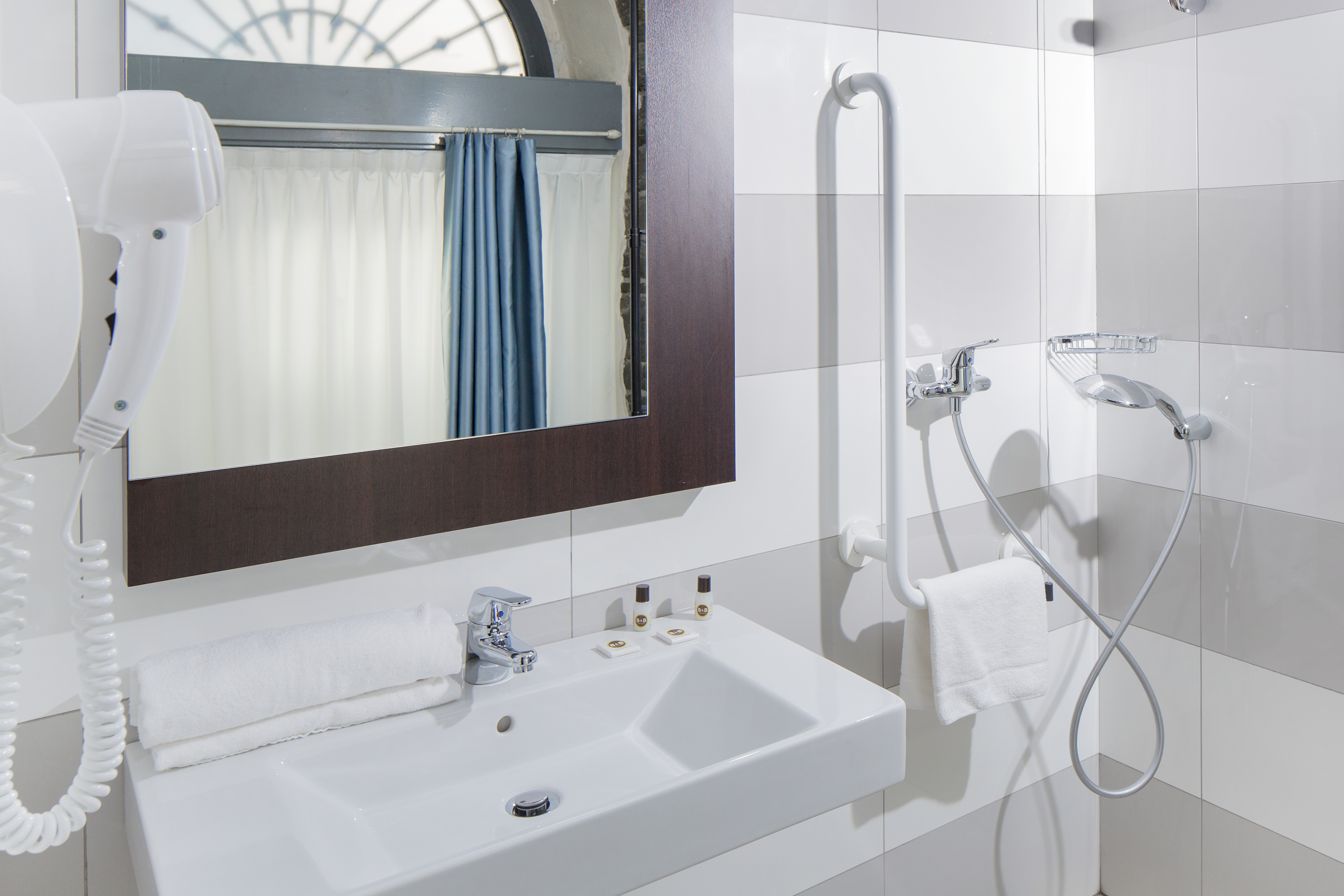 هتل B&B Hotel Trieste تریست