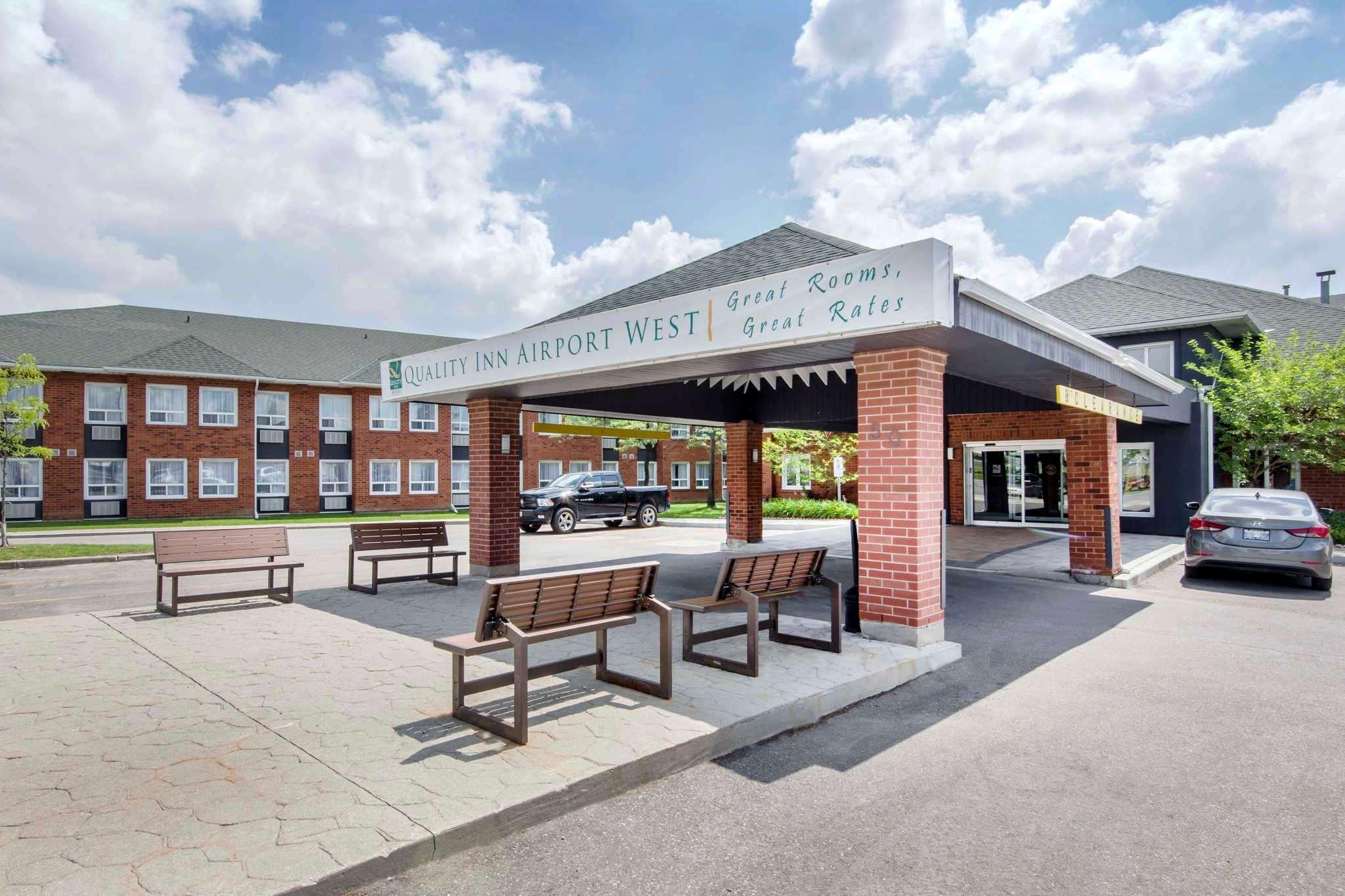 هتل Quality Inn Airport West Mississauga