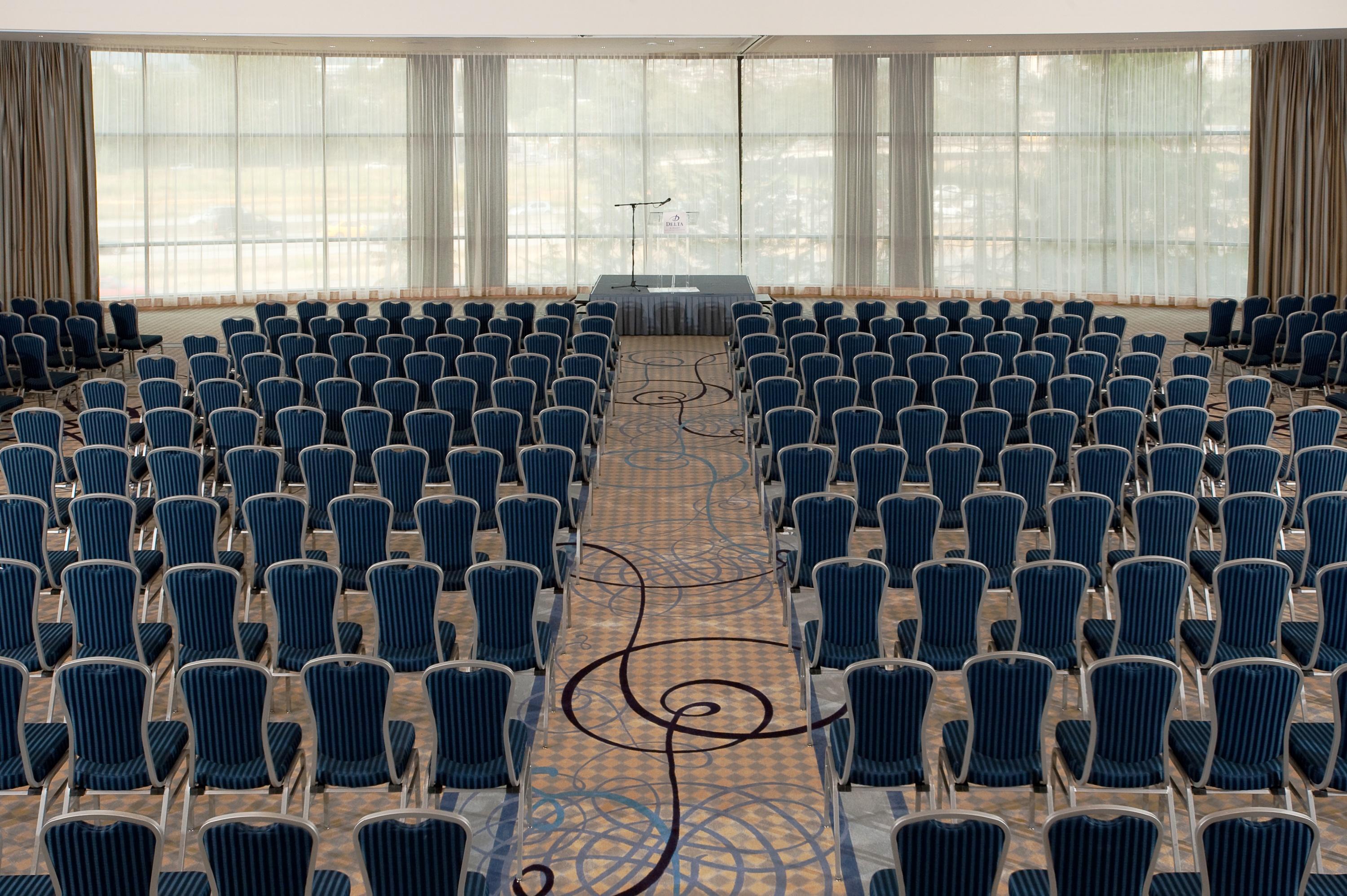 هتل Delta Hotels Burnaby Conference Centre Burnaby