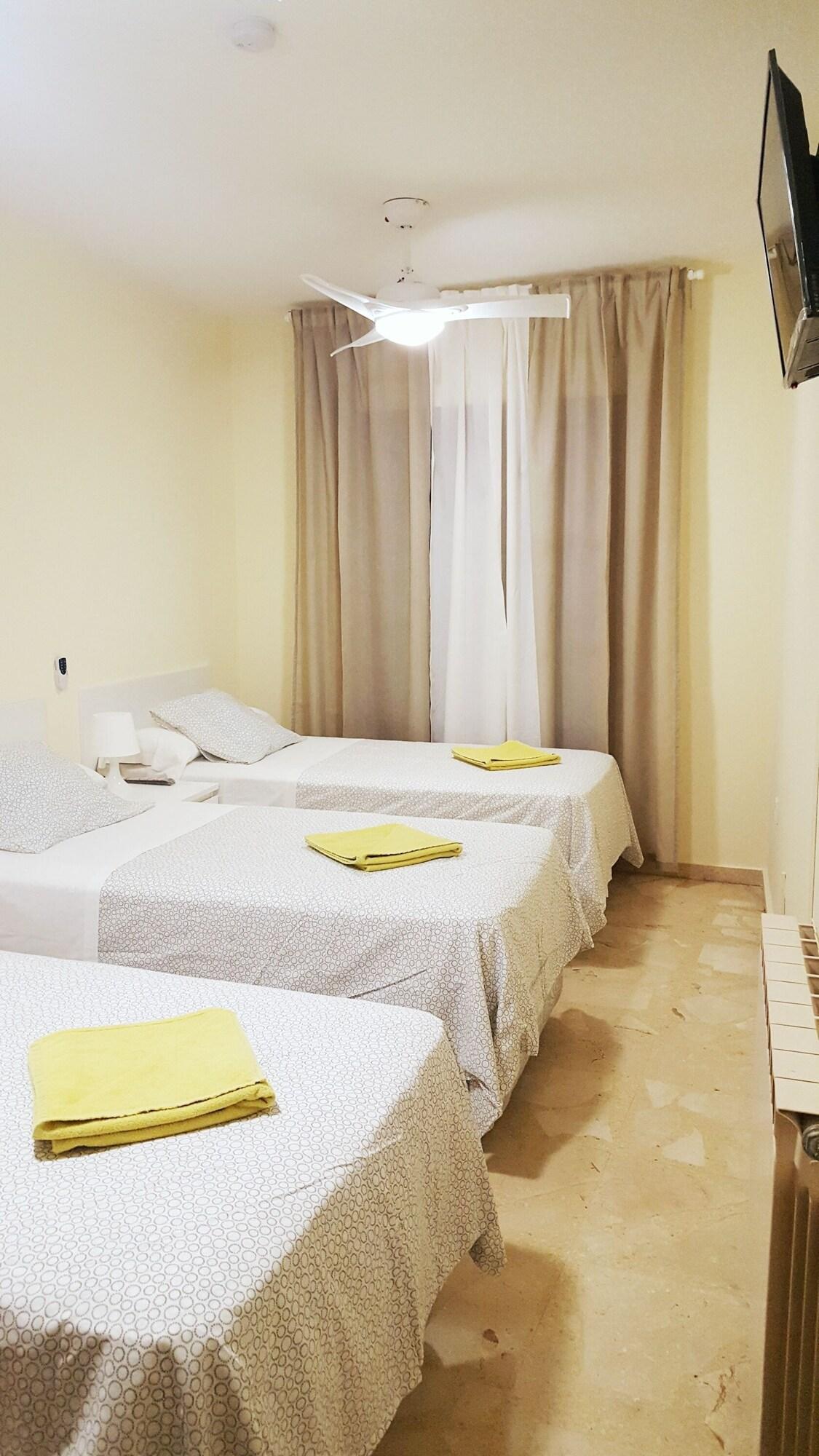 هتل Hostal El Peine Torrejón de Ardoz