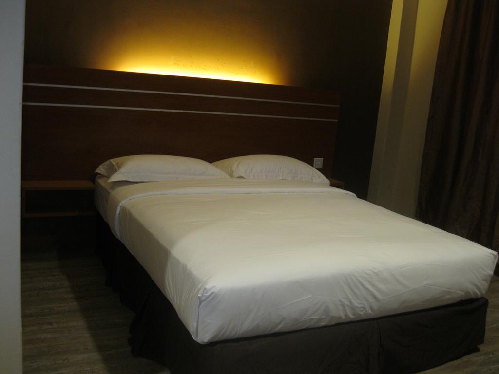 هتل Best Star Resort Pantai Tengah