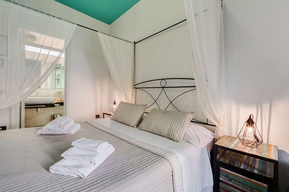 هتل Romantic Vatican Rome Bed & Breakfast رم