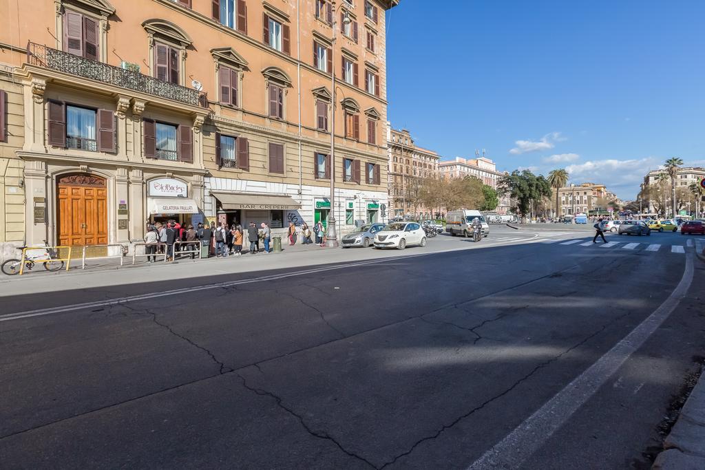 هتل Romantic Vatican Rome Bed & Breakfast رم