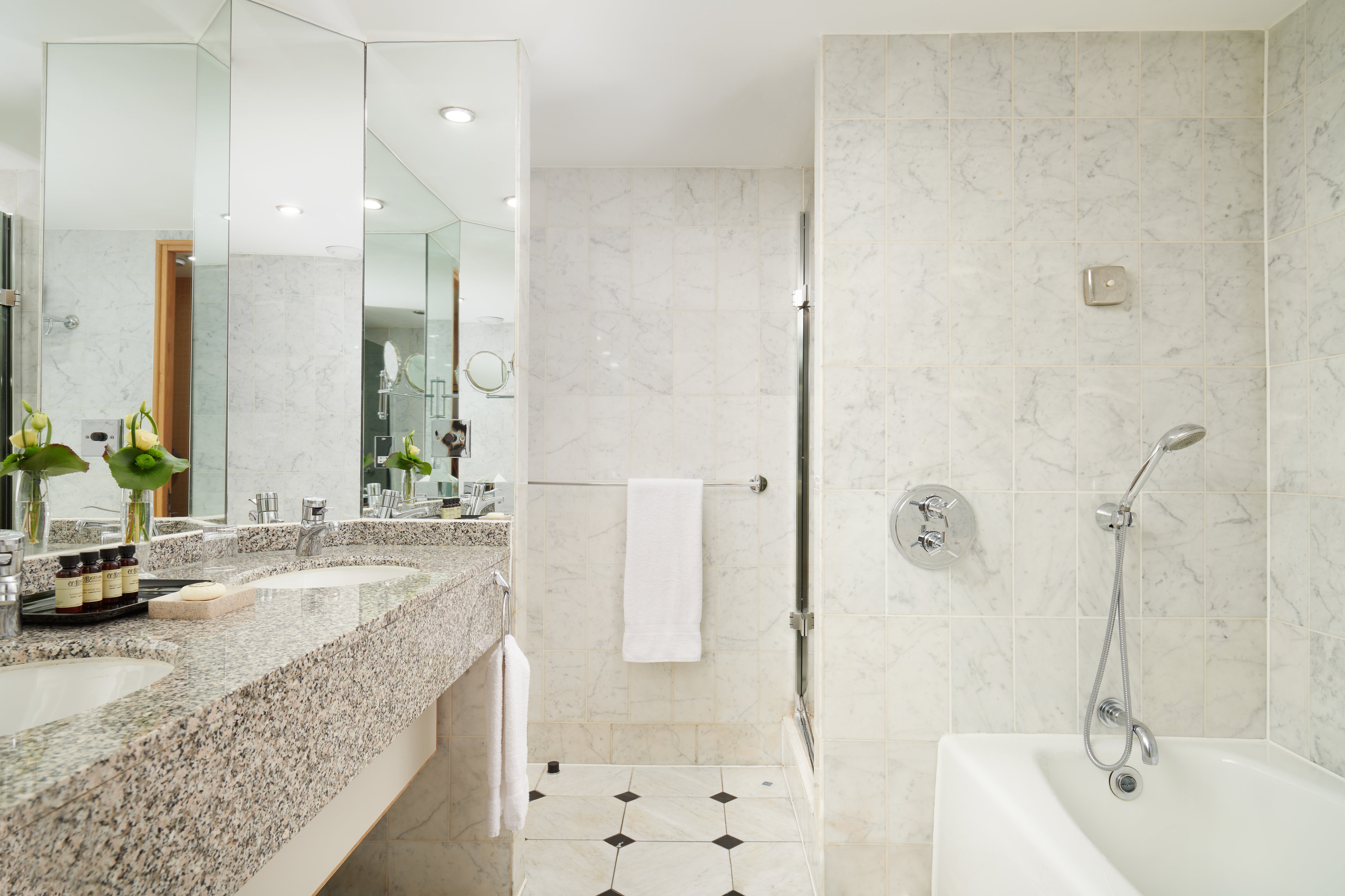 هتل The Chelsea Harbour Hotel لندن
