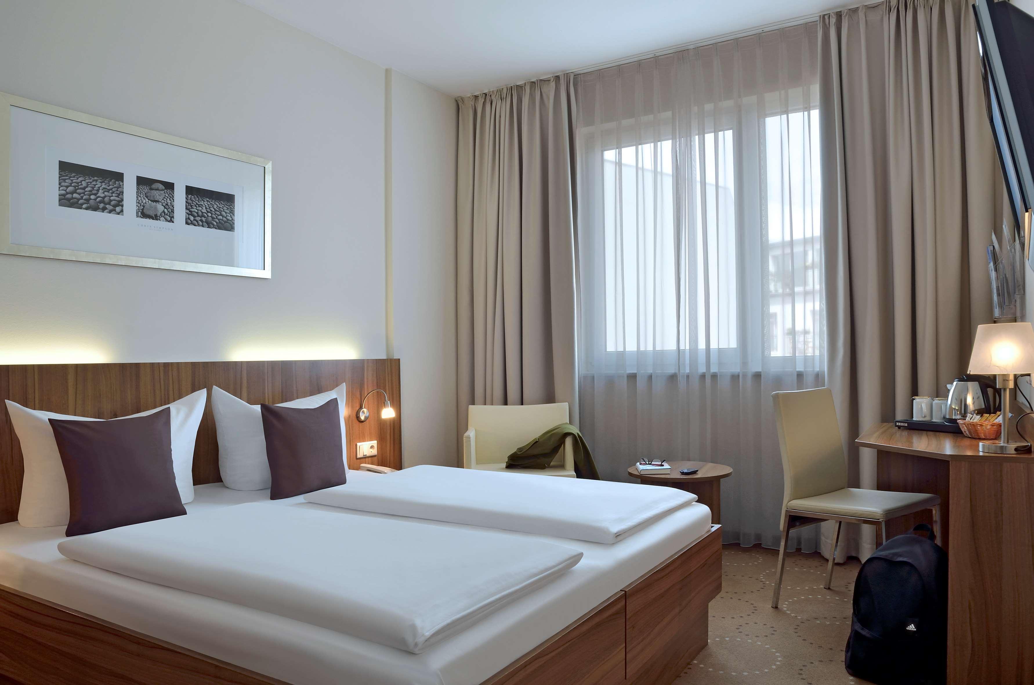 هتل B&B Hotel Berlin City-Ost برلین