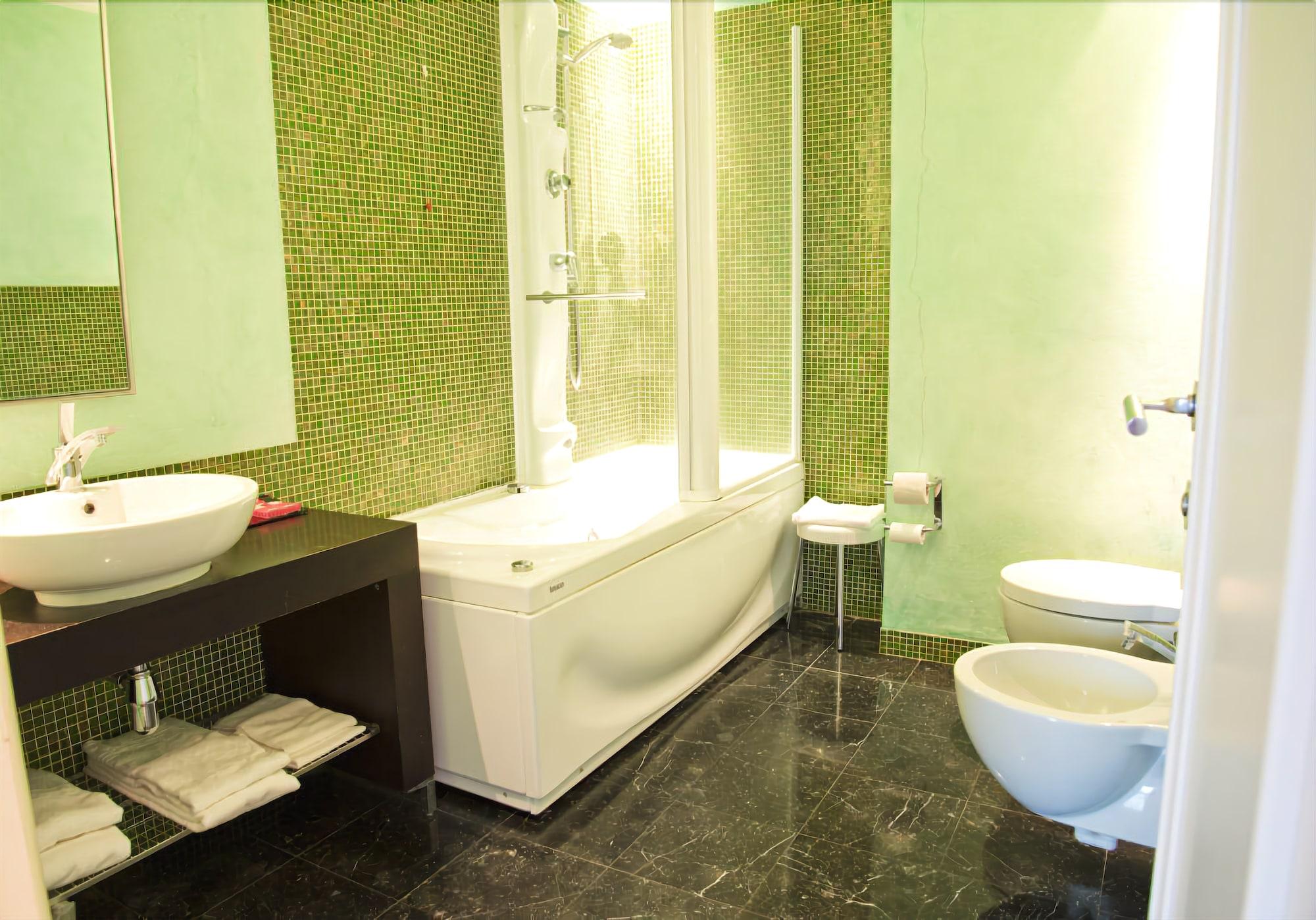 هتل Cavour نوارا