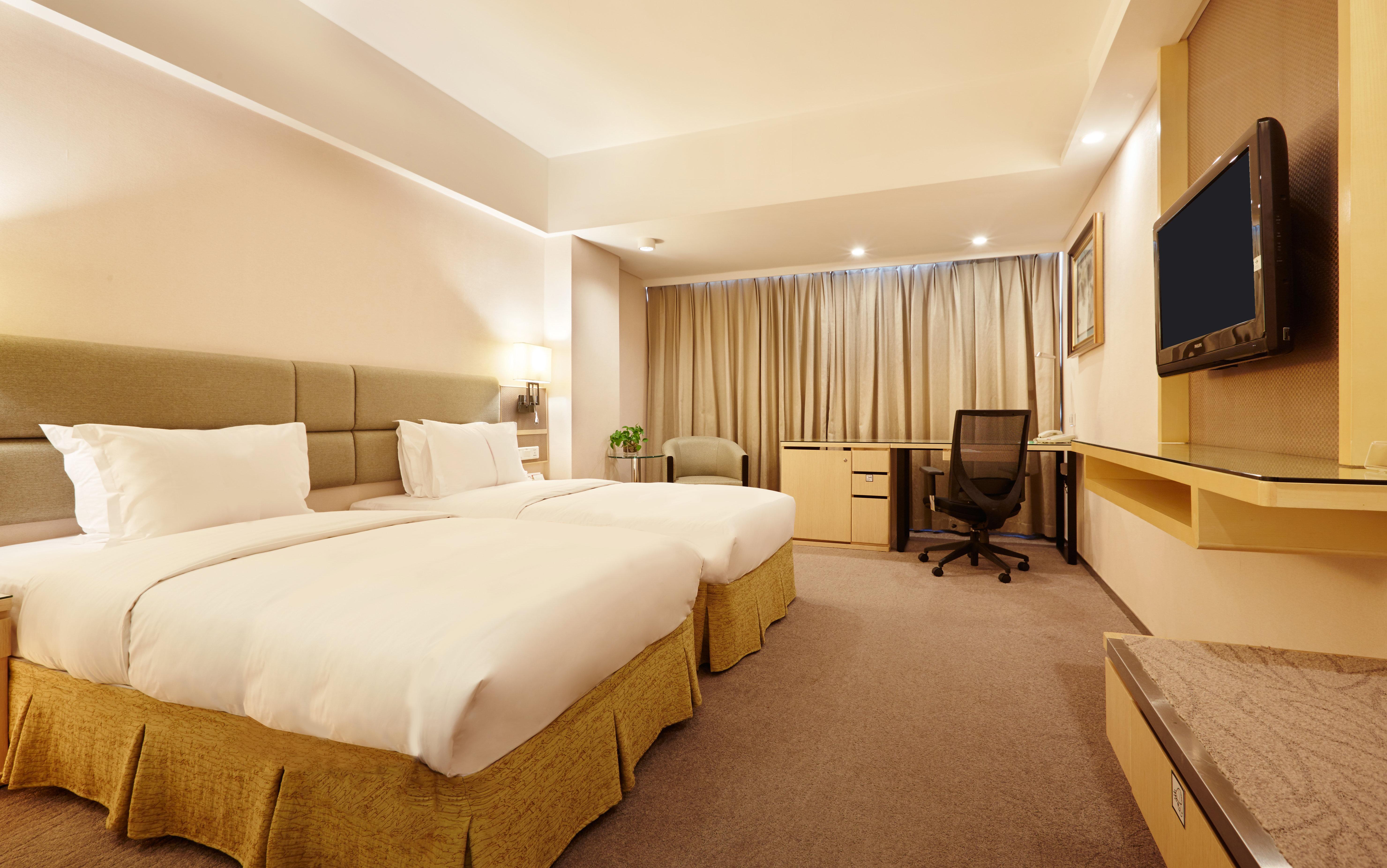 هتل Holiday Inn Riverside Wuhan